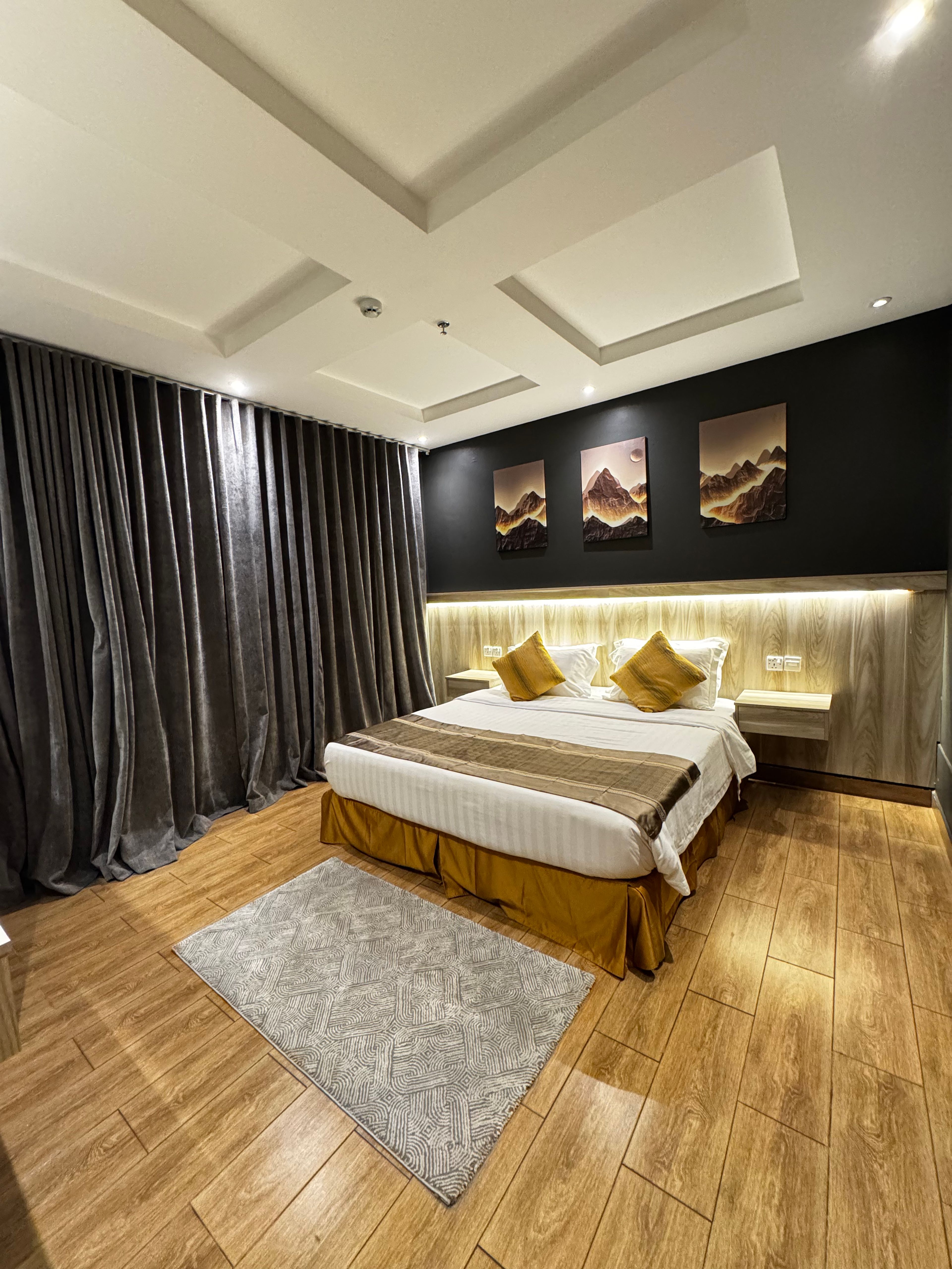 https://img.gathern.co/1400x0/1/LJUxpWZuMumVUhwp7l2kqd_22FereS0d.jpg
