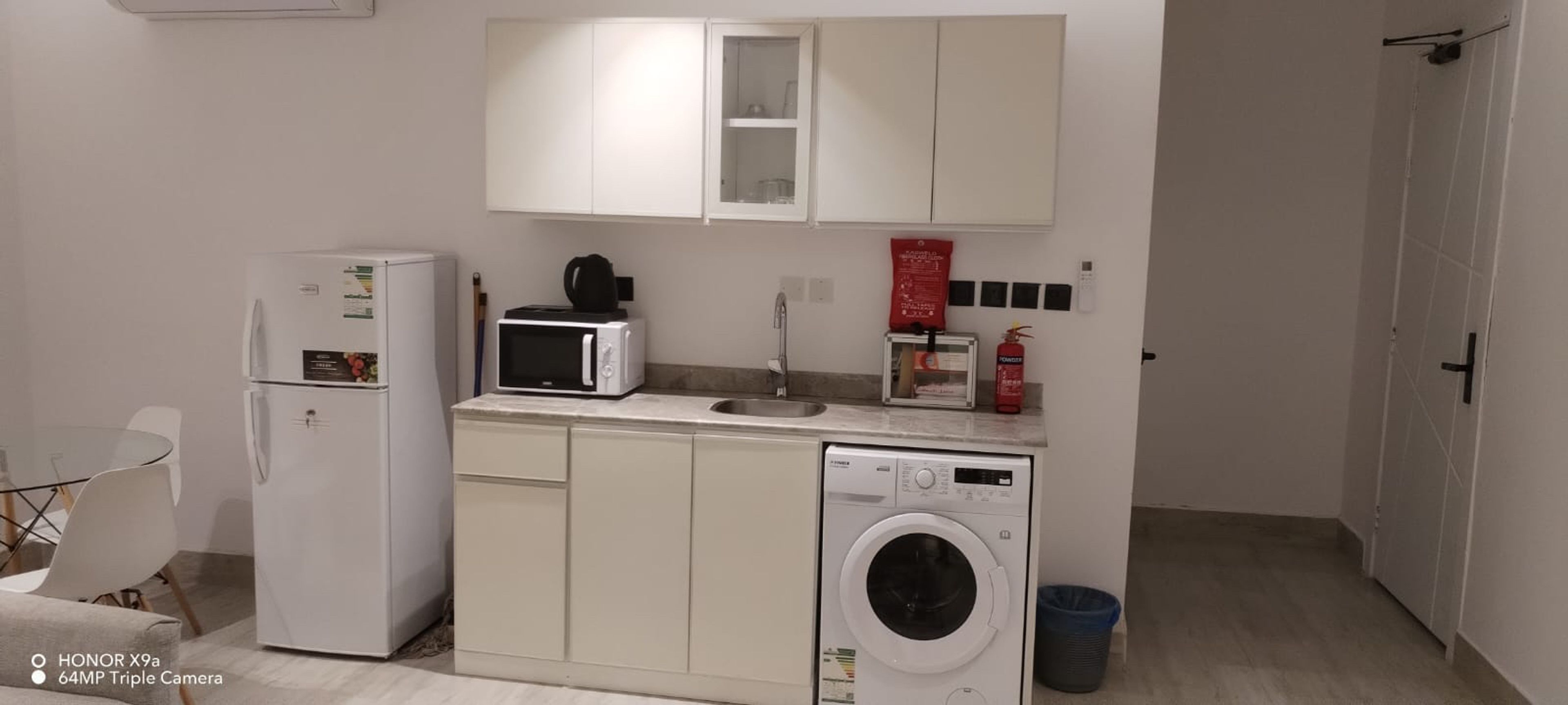 https://img.gathern.co/1400x0/1/LNjl3IrIprFxpaOj5bXVjJSFA7luWB3v.jpg