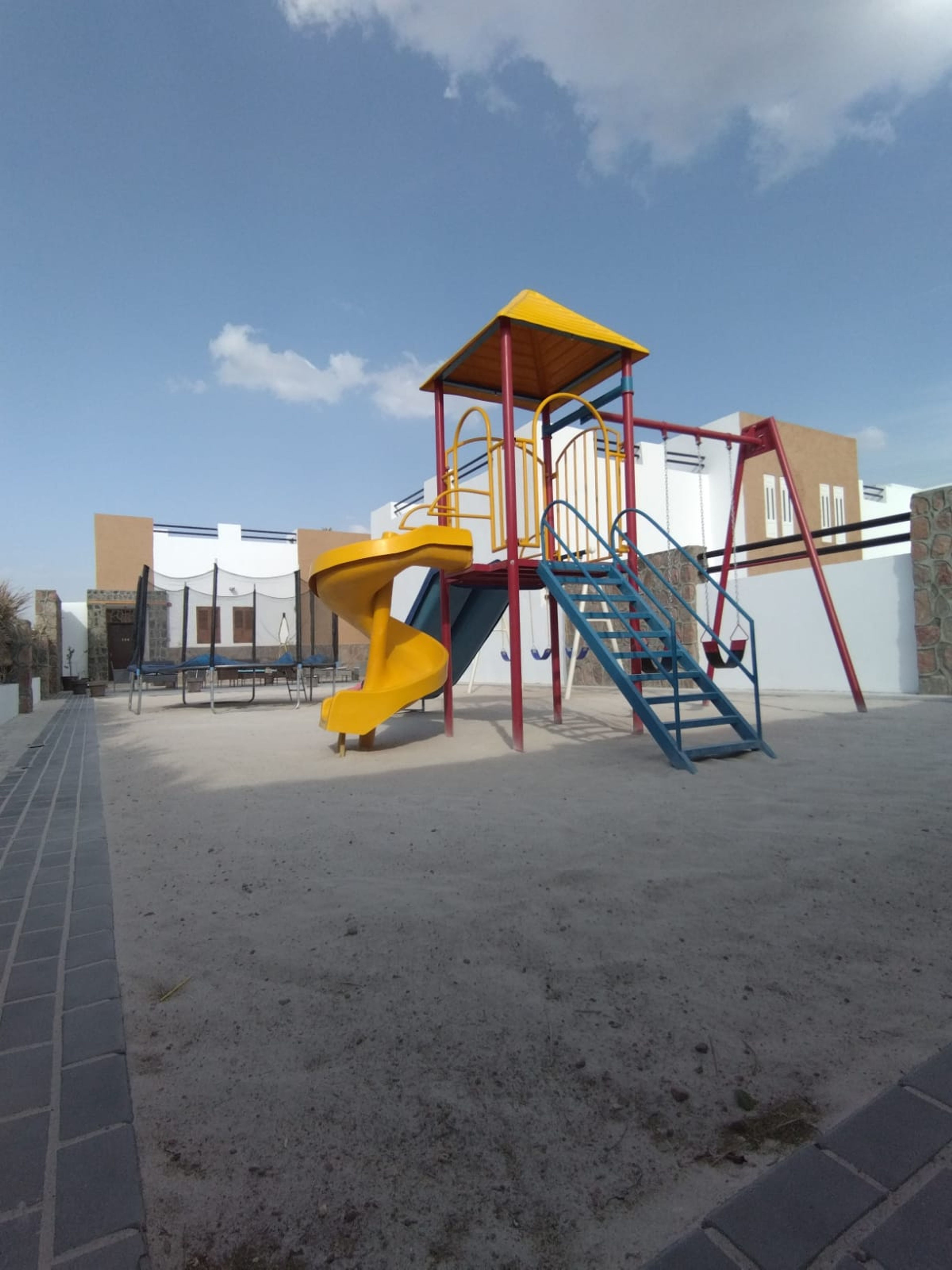 https://img.gathern.co/1400x0/1/LZSgCr3mlR86dbTVyPp8Th1plf_YeoHE.jpg