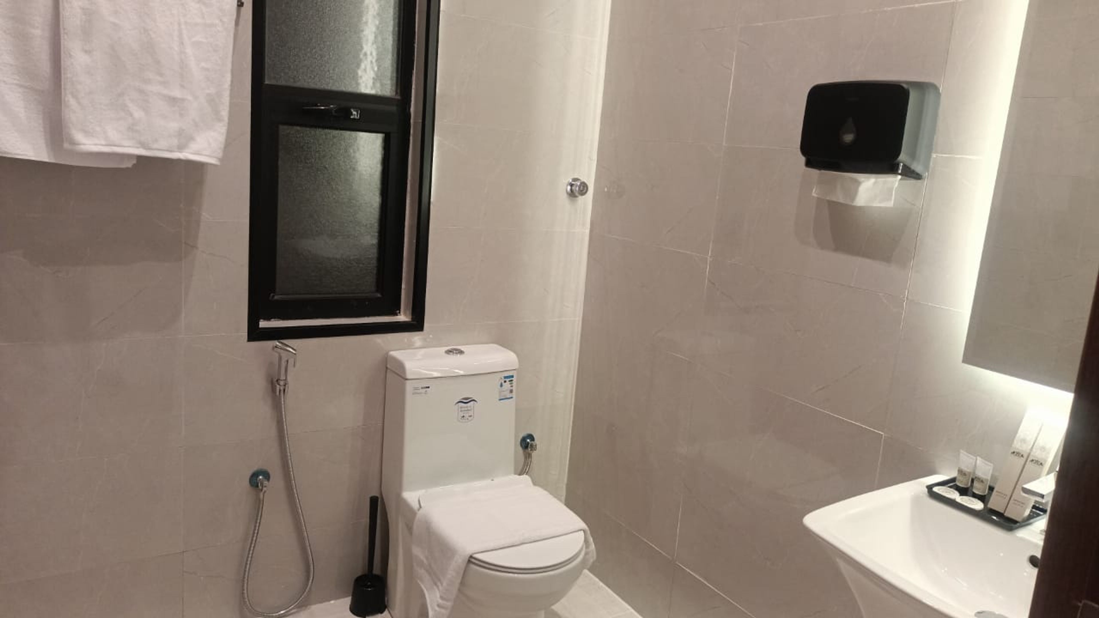 https://img.gathern.co/1400x0/1/LZnTJglXF6YYVoe86m9B8NGMYzf2f8PS.jpeg