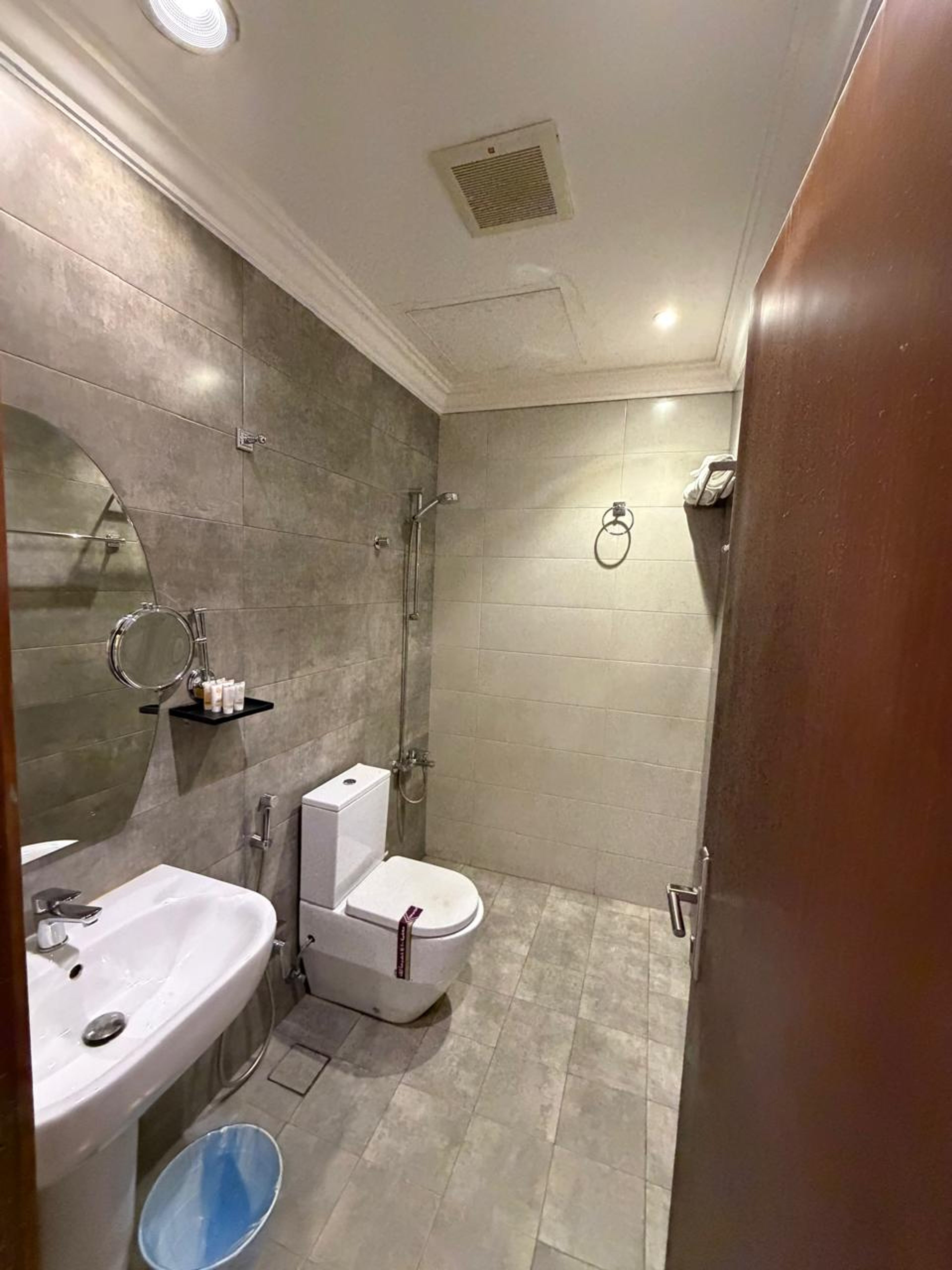 https://img.gathern.co/1400x0/1/LZxSnDRFocMEeD1upaR9Rhwr5e6AZzrn.jpeg