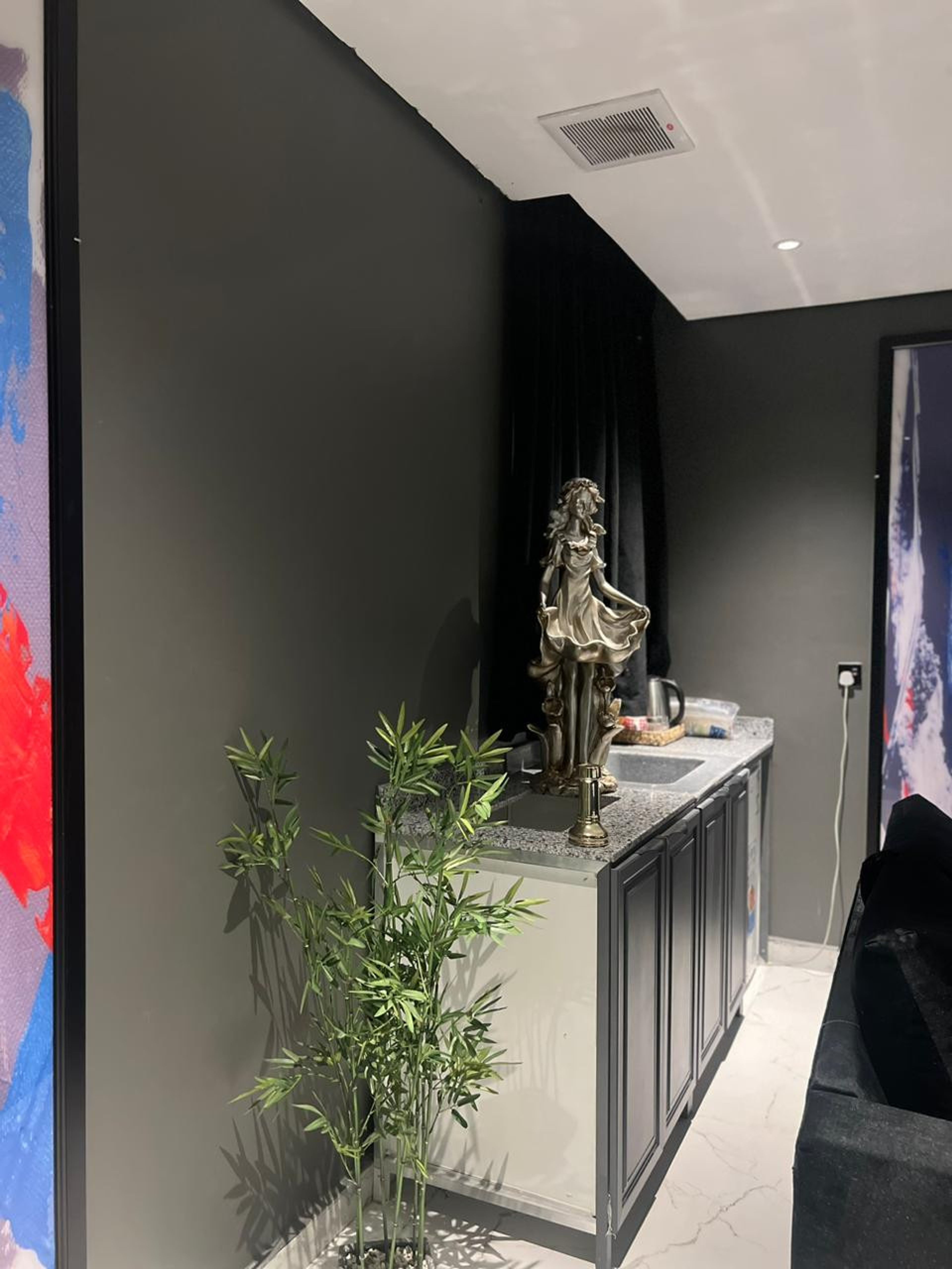 https://img.gathern.co/1400x0/1/LguN8an94-dlQWglcigYhFzE0MGzHXF2.jpg