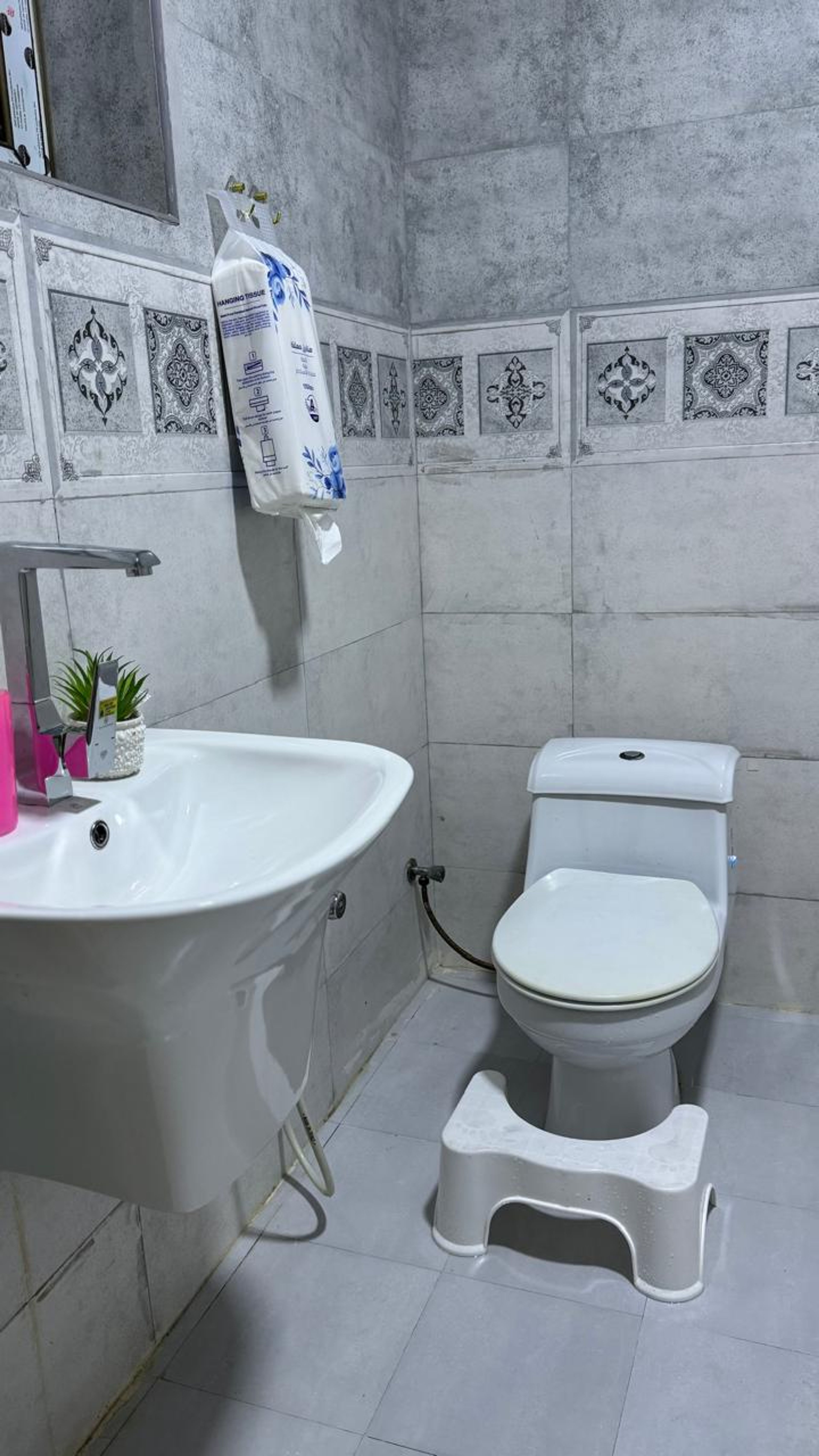 https://img.gathern.co/1024x0/1/LiqFPlMTTJ8jKh_a5fONBQPdJVZR4zQq.jpeg