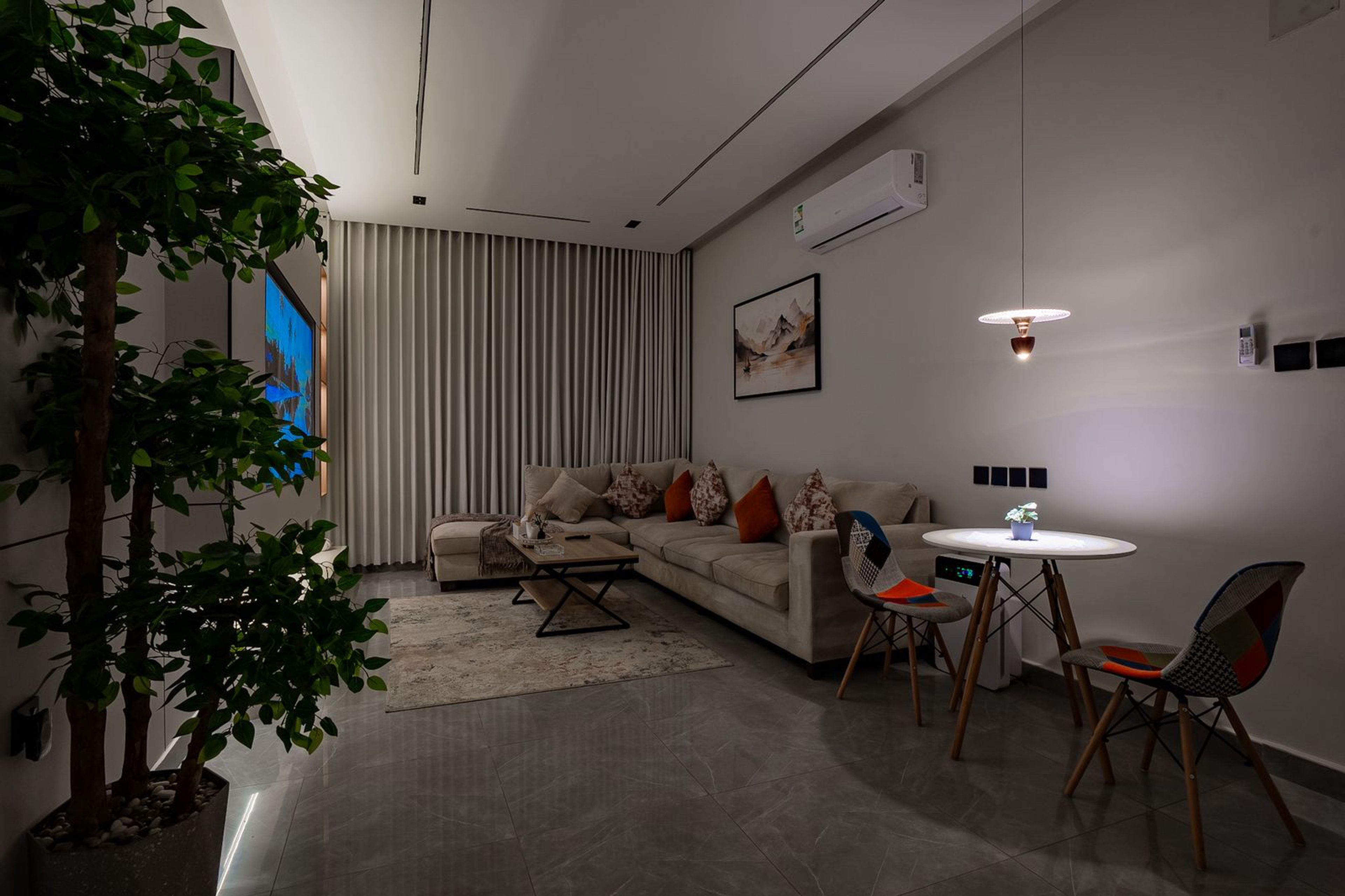 https://img.gathern.co/1024x0/1/LvKcsds0cpmea88upM4z2E-f_yEvZZhf.jpg
