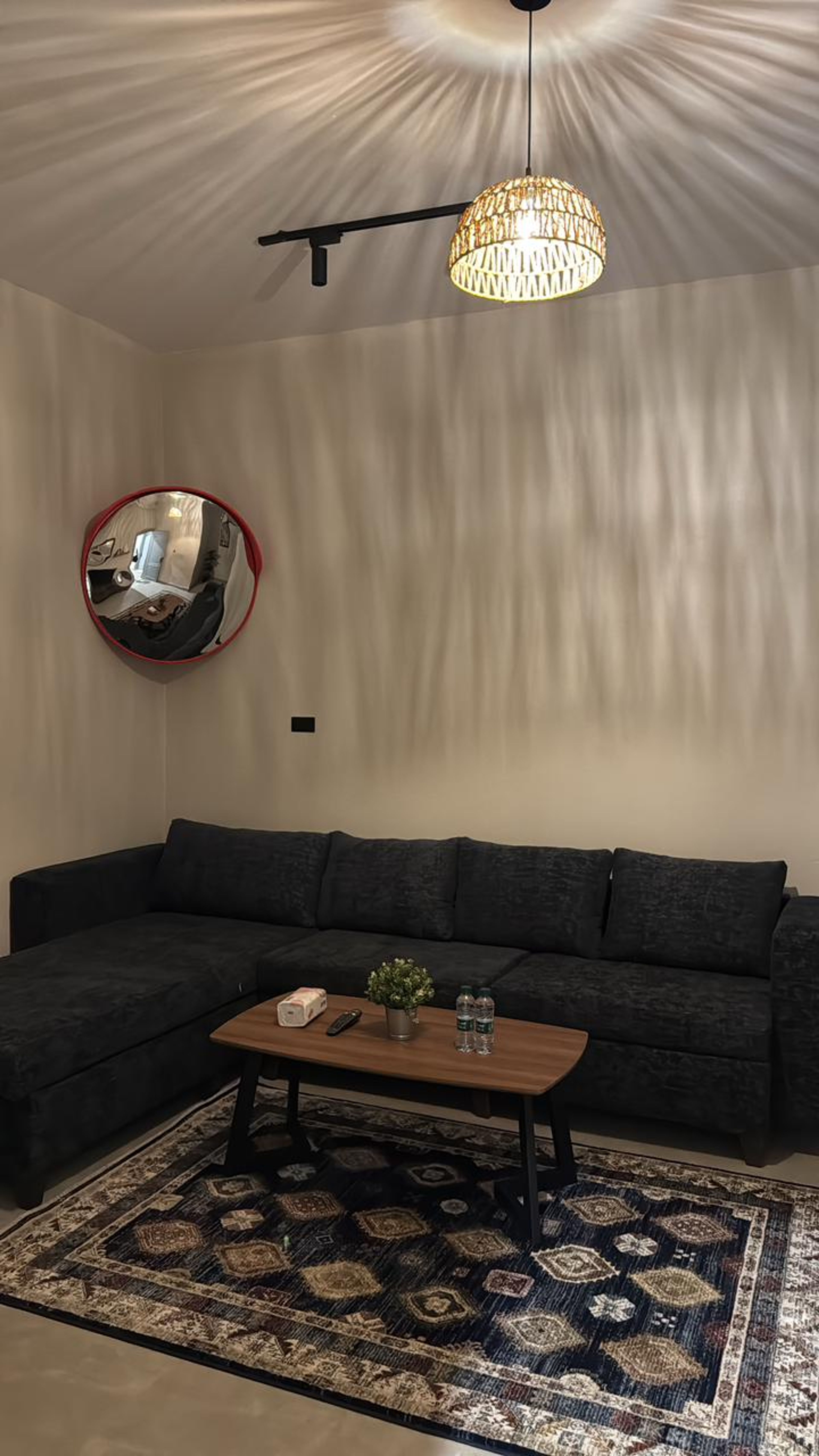 https://img.gathern.co/1400x0/1/LvY-WZktH6KmNDyKr0e1Lli6sZ6CMxDk.jpeg