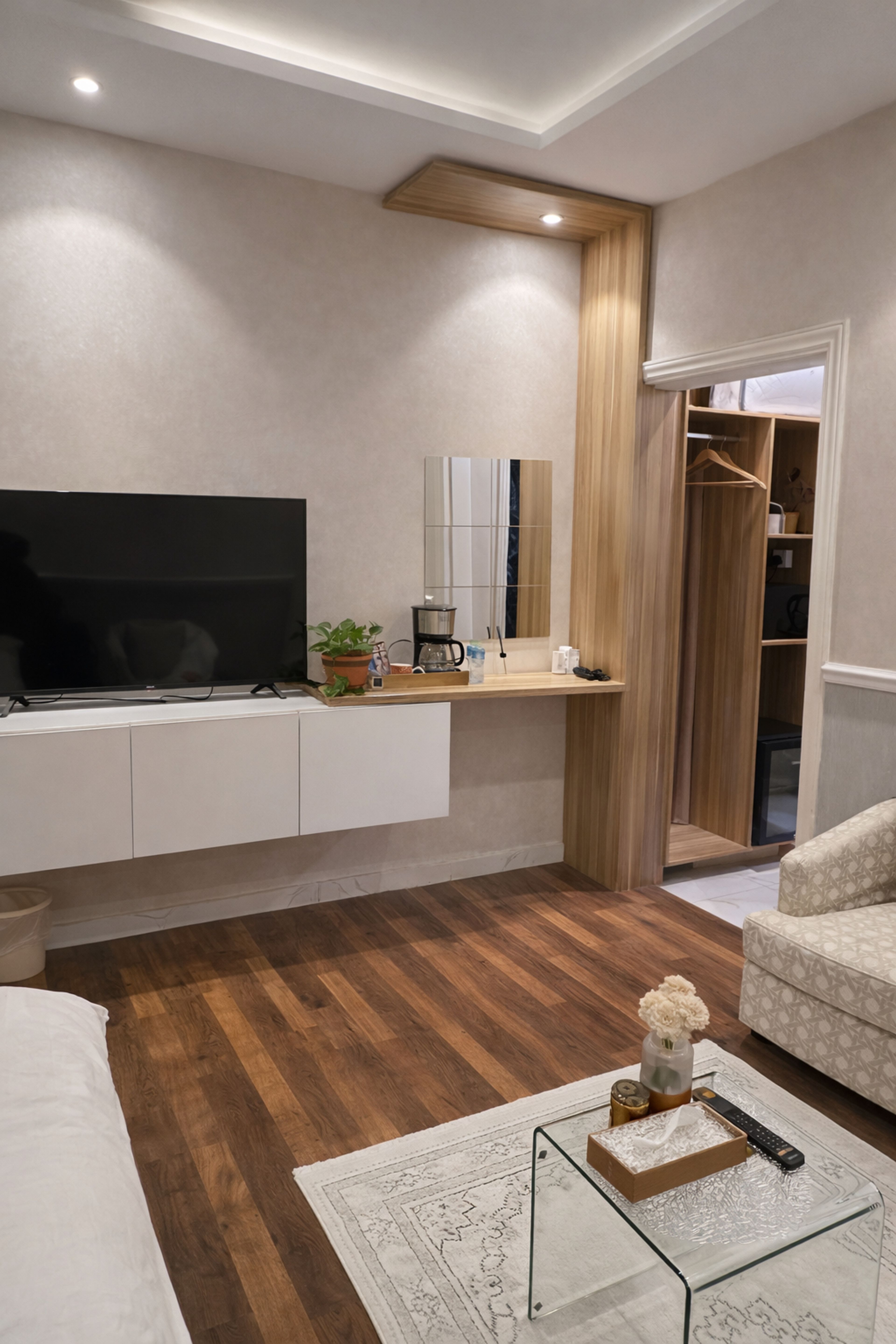 https://img.gathern.co/1400x0/1/MBN8-ZbFrHW5Hl7BPzeJDMZ2qUmW5XhB.jpg
