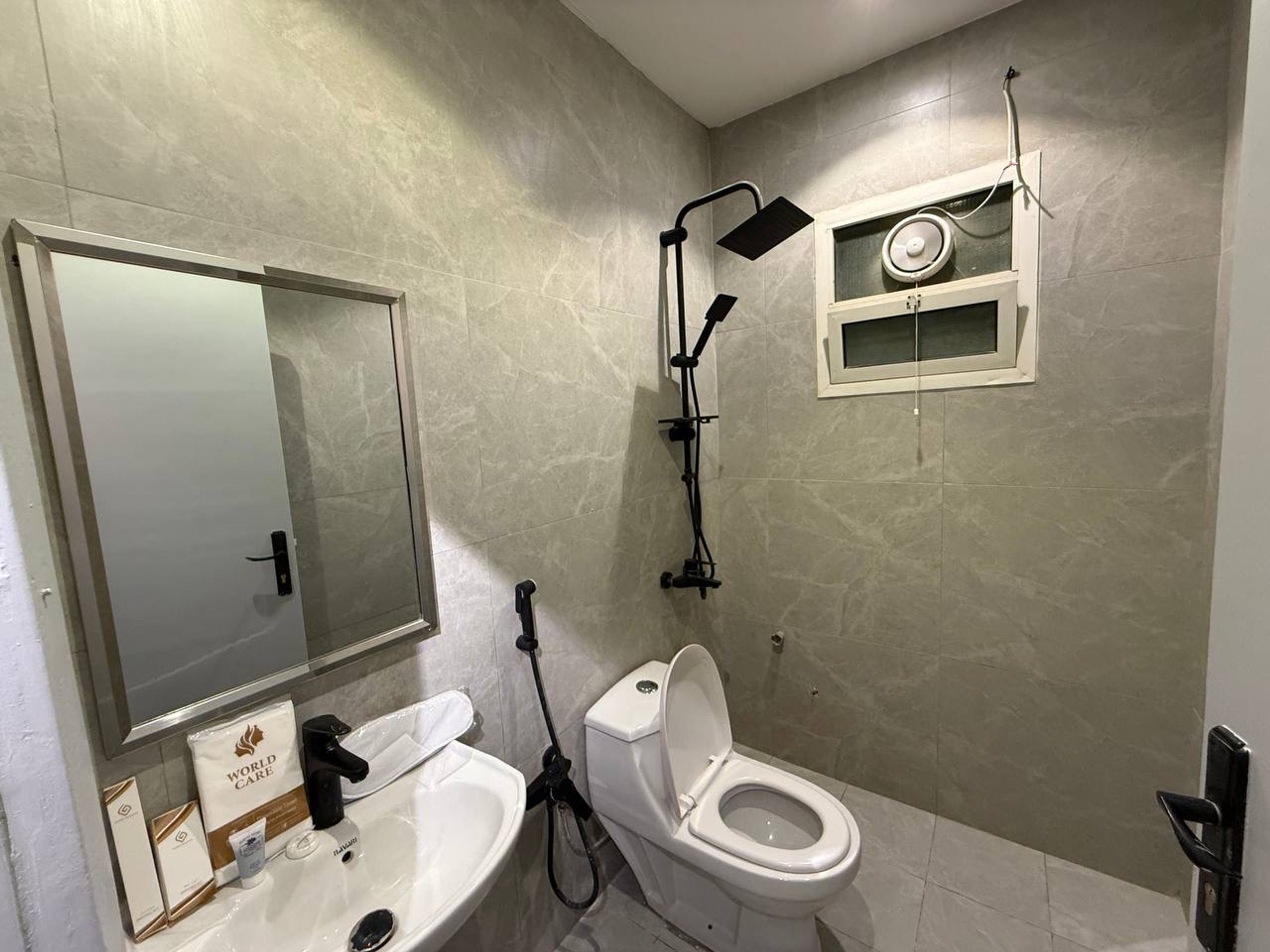 https://img.gathern.co/1400x0/1/MTUnPDFDEH9ETBusu5j_qCgfEveBCbO9.jpg