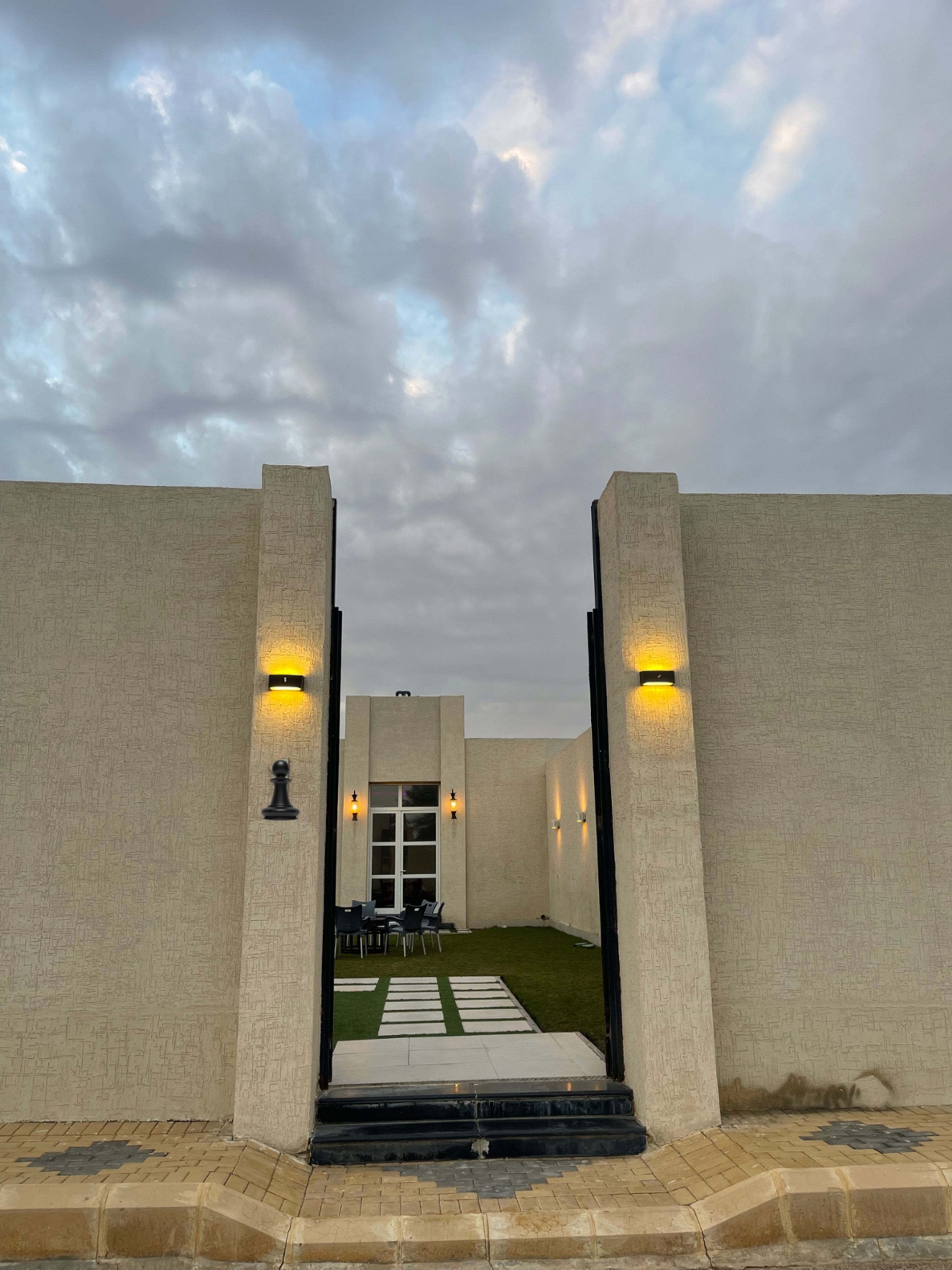 https://img.gathern.co/1400x0/1/MwhYKa9fQgYYHH1L8A8F_nr6TIaPtmUc.jpg