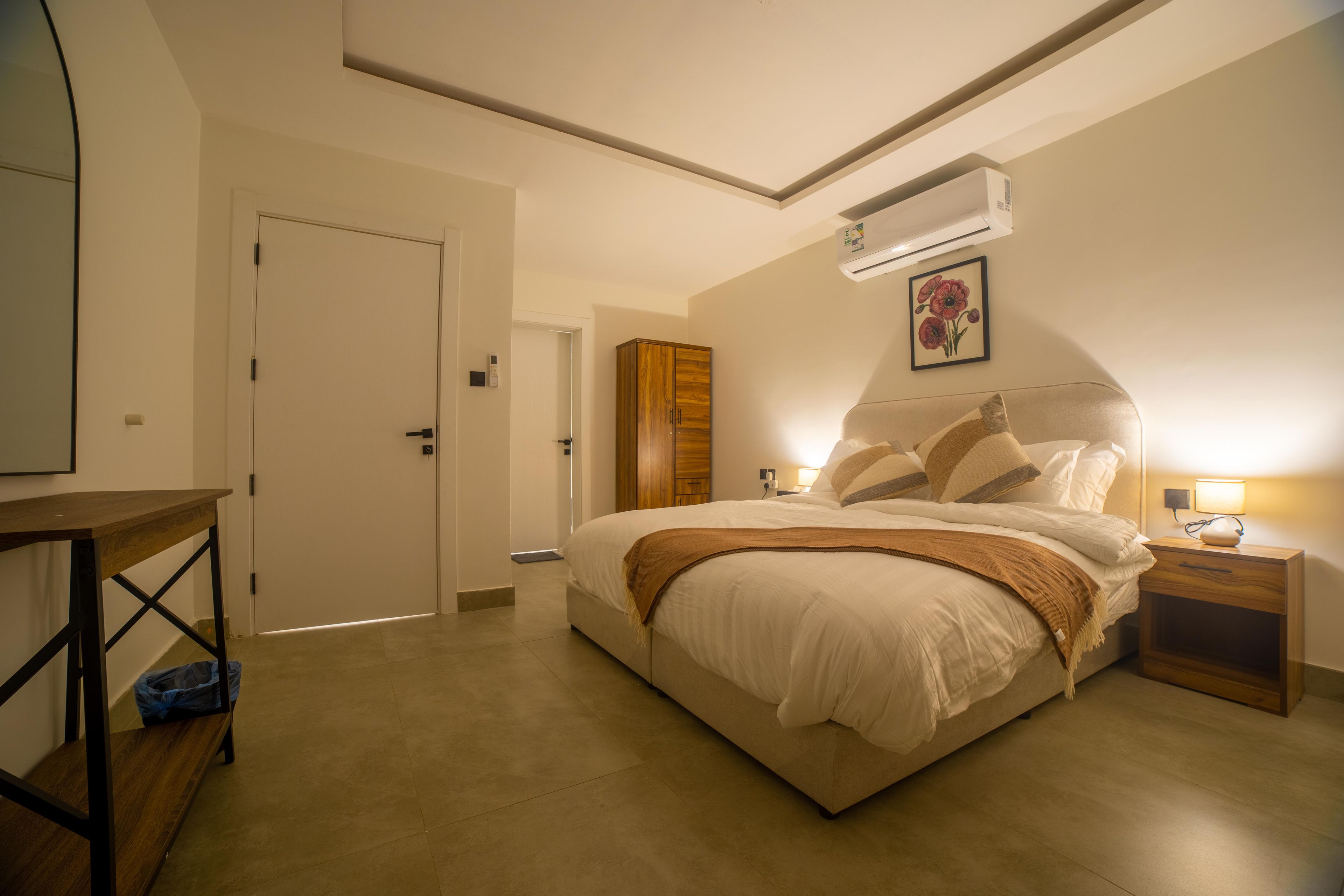 https://img.gathern.co/1400x0/1/N5E6eGPqsY6yBlX9PATgem-1cR6LAKh1.jpg