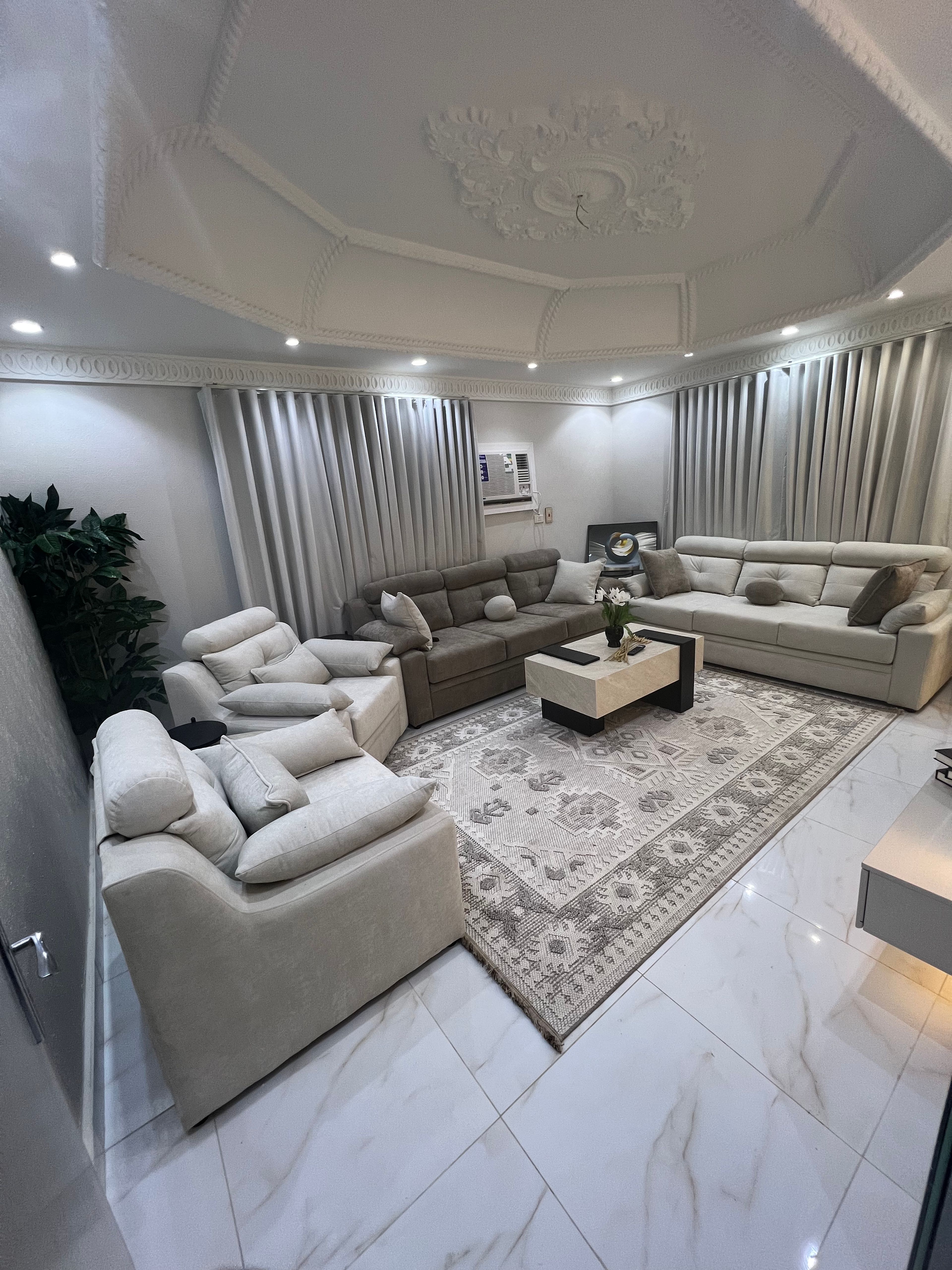 https://img.gathern.co/1400x0/1/NDp79TS5FkB7jAC5E4JAhEnEg06YmDZL.jpg