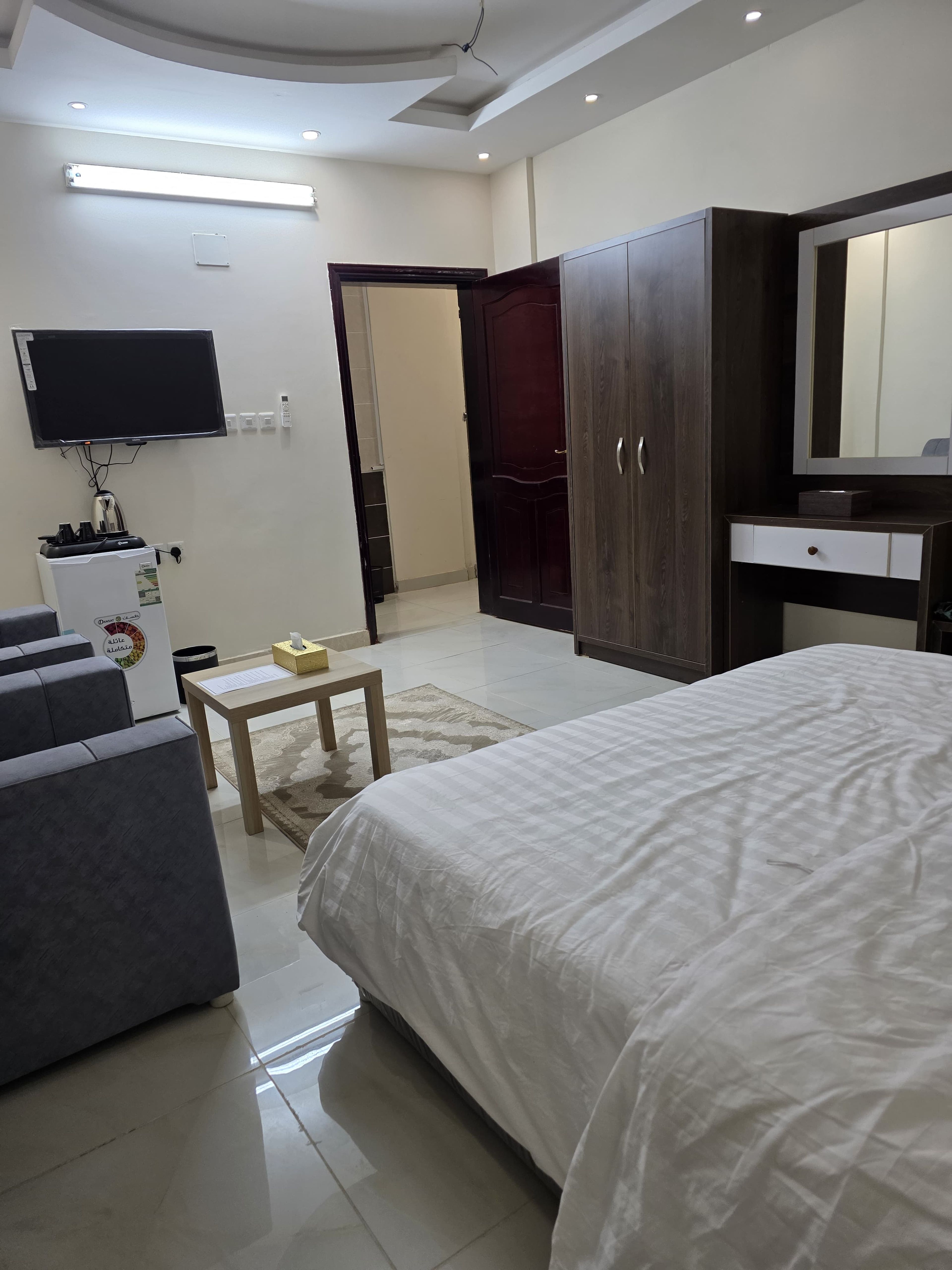 https://img.gathern.co/1400x0/1/NIKfRMJOymvXrC27-5PjiDQfPzENlm4I.jpg