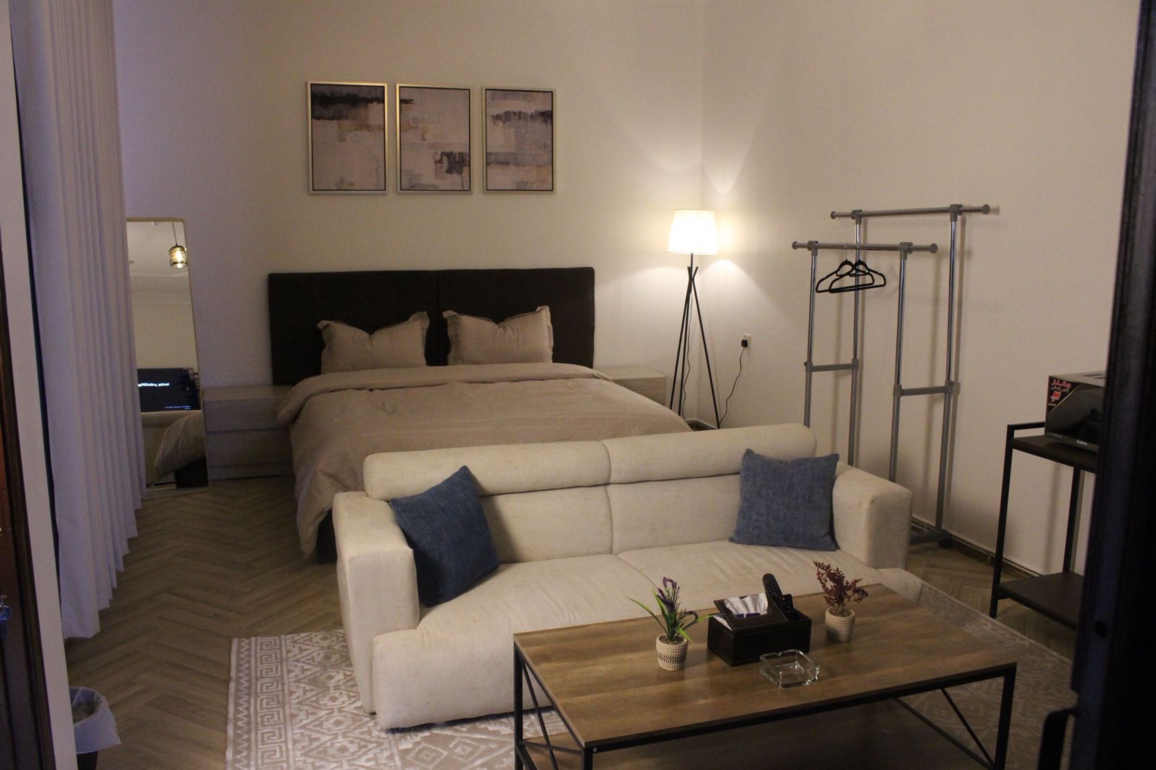 https://img.gathern.co/1400x0/1/NYZXrxoDmEbaMzNLu9PvRYgo1S-G5Yvz.jpeg