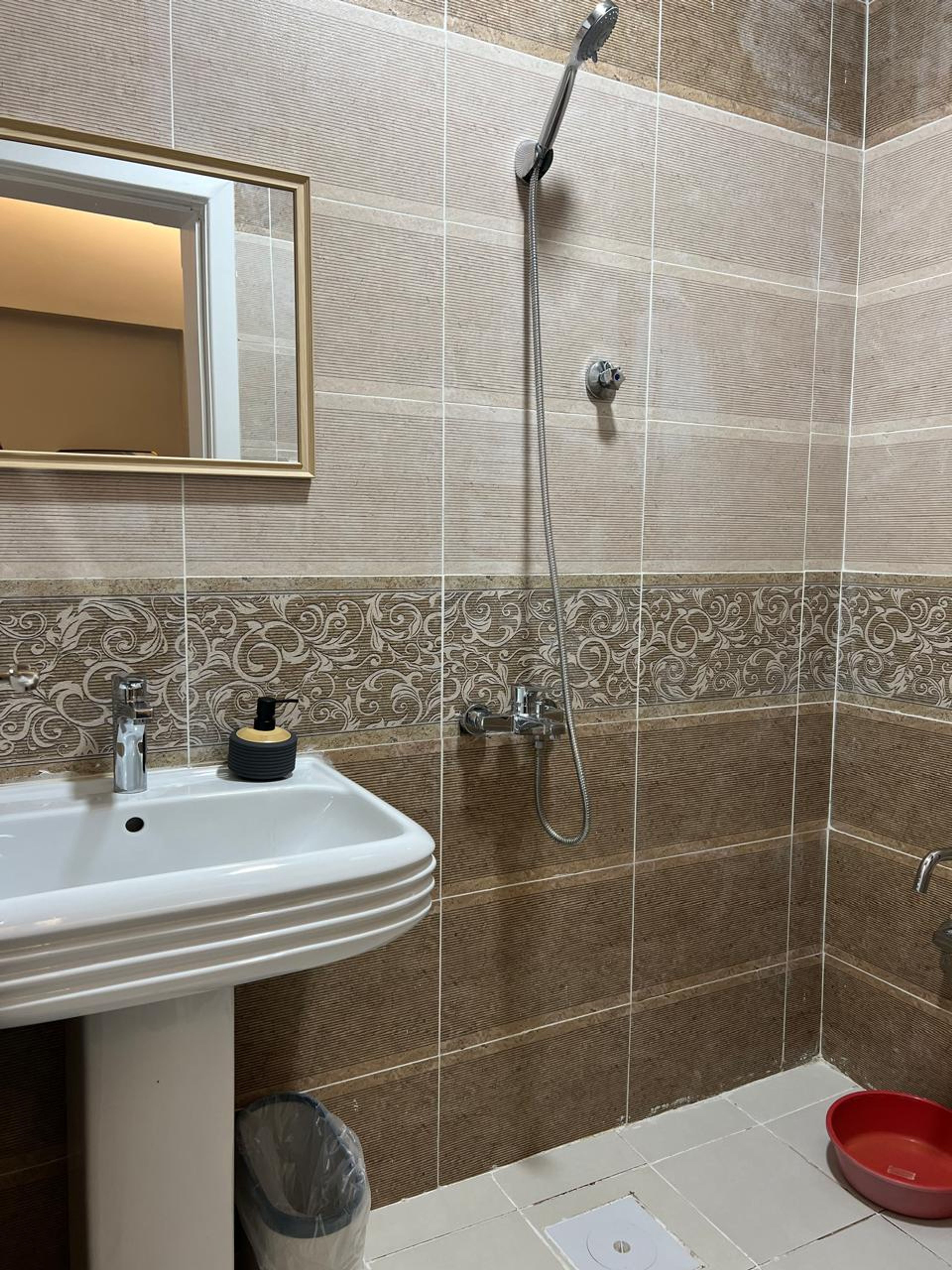 https://img.gathern.co/1400x0/1/NZqtvdmIFmA99opLAe5G9AuY7wWCQBIE.jpg