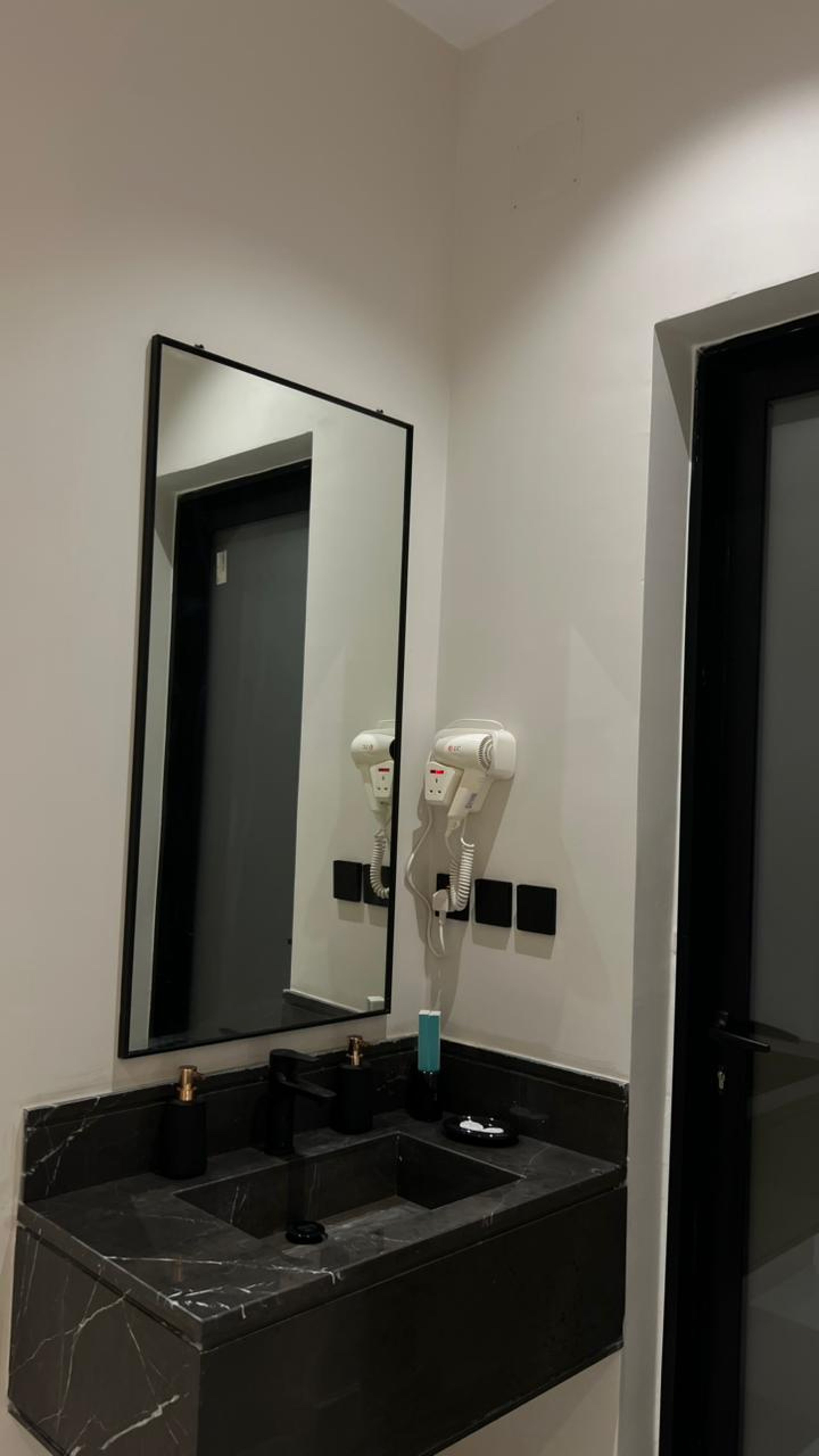 https://img.gathern.co/1400x0/1/NpIl_4XGG152NEQpnjWmtgdWQwq5Wa-c.jpeg