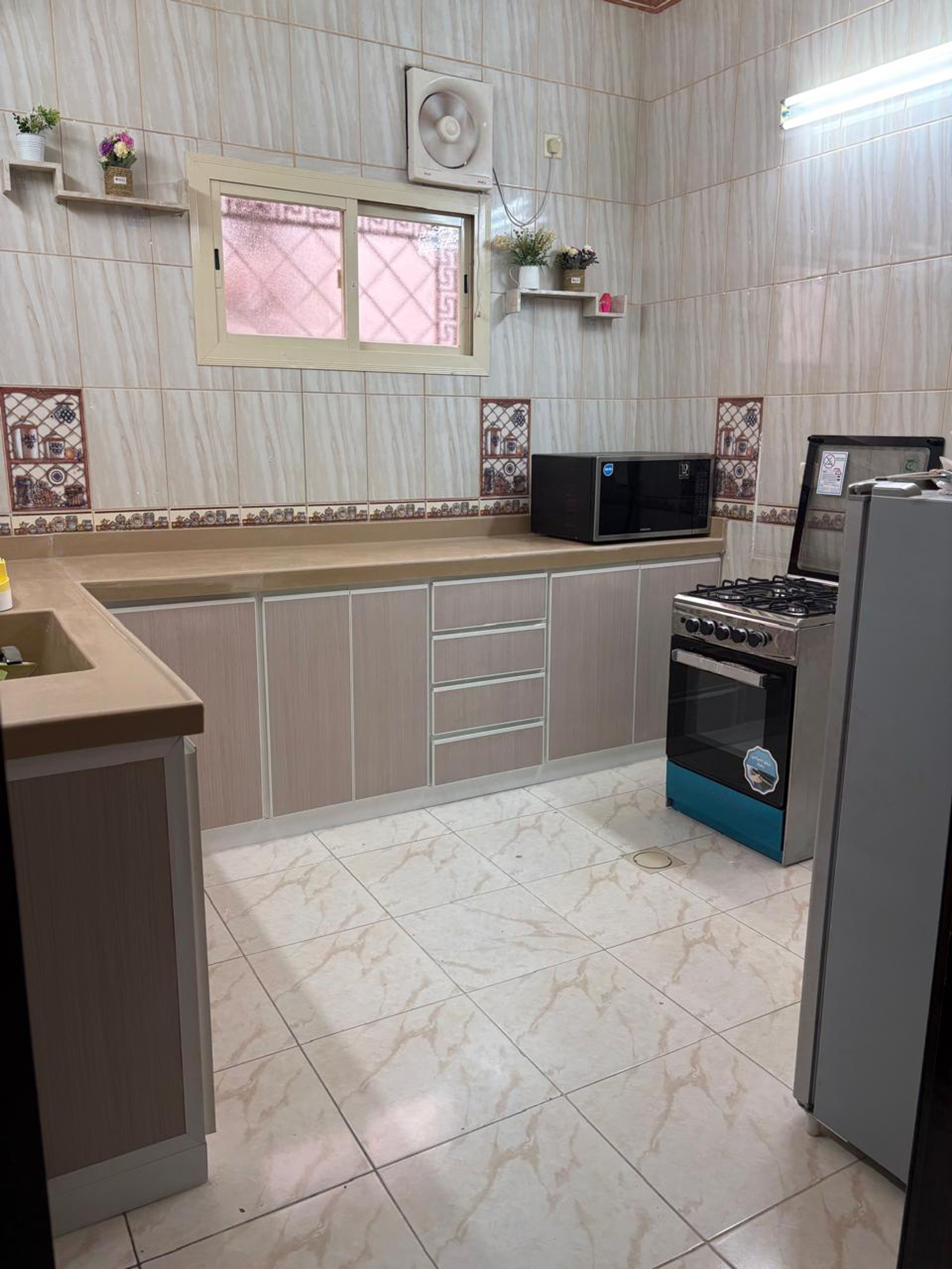 https://img.gathern.co/1400x0/1/NzkXfXNuc5jGCGnNESwdZS-XiwLuZalK.jpg