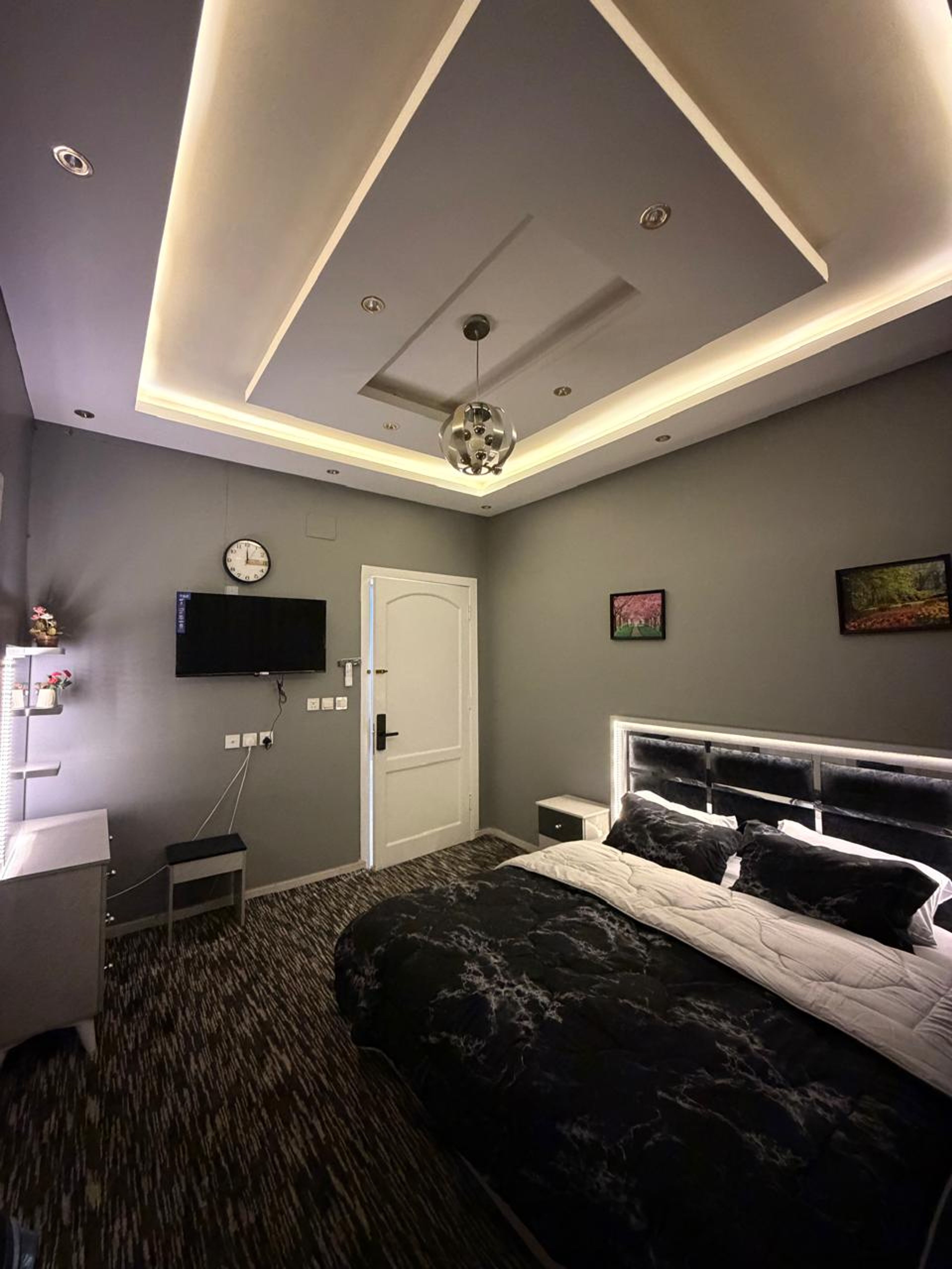 https://img.gathern.co/1400x0/1/O0qlbAv0ydBHsHhlbwaP2qn6YVIWt35W.jpg