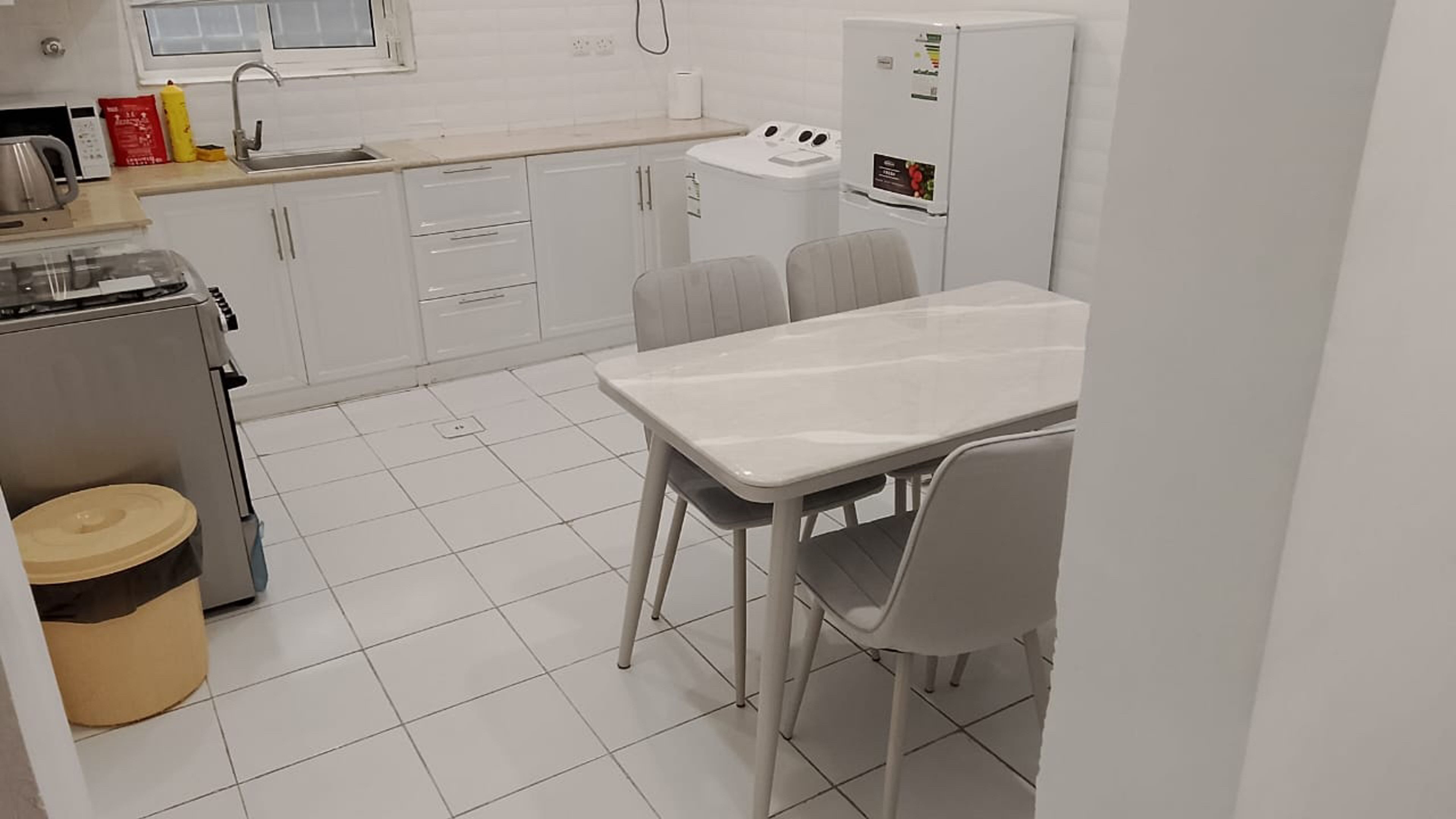 https://img.gathern.co/1400x0/1/Oe6dk4pbUU-0oS3prMZ7Rjq-ipUJIDSq.jpg