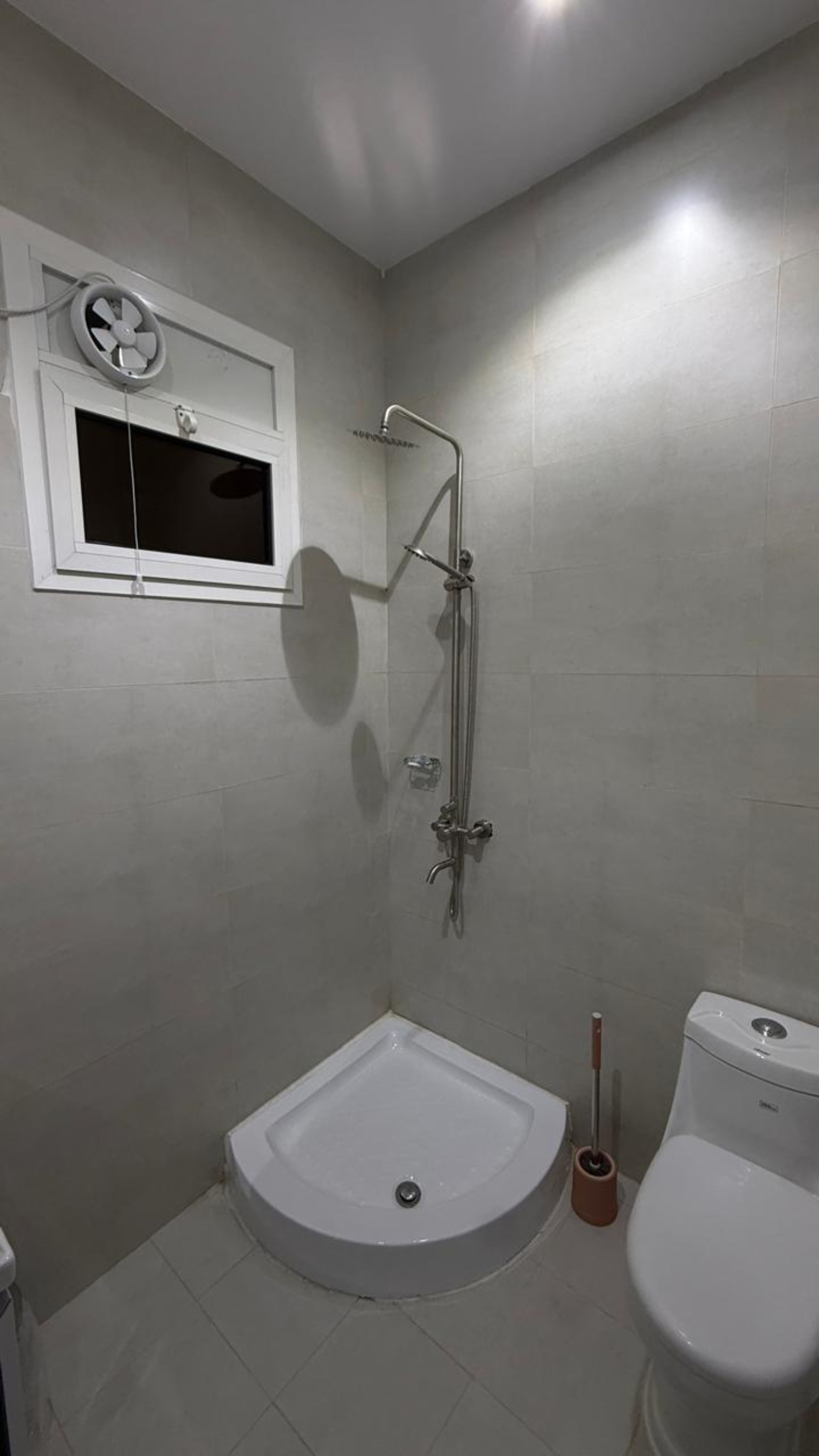 https://img.gathern.co/1024x0/1/Op8SApum3SylrjwE-rj1slXirV89EByi.jpeg