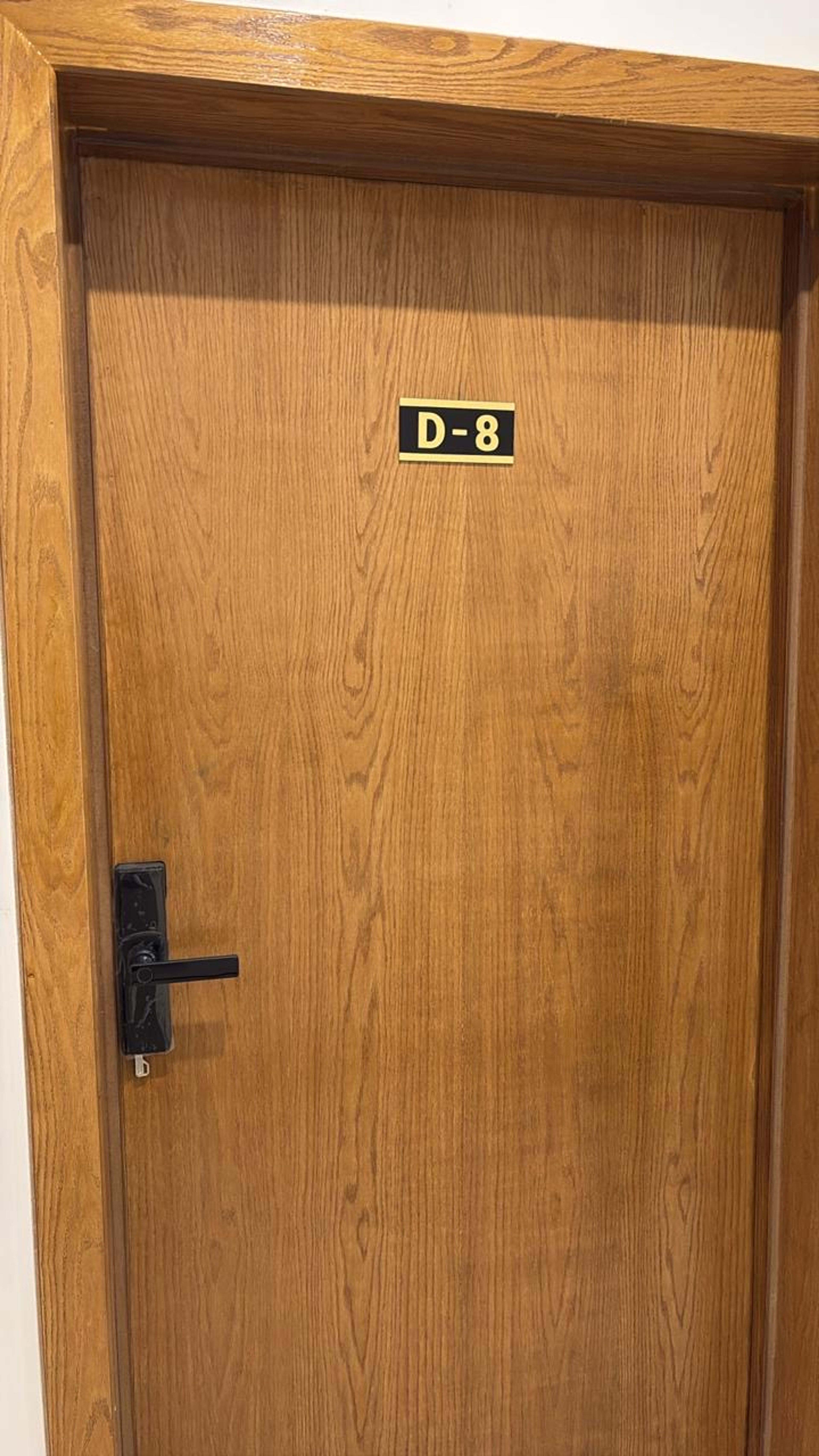 https://img.gathern.co/1400x0/1/OtRcCD7C4M-U0GuzxrdUBaH9z8DXUlC1.jpeg