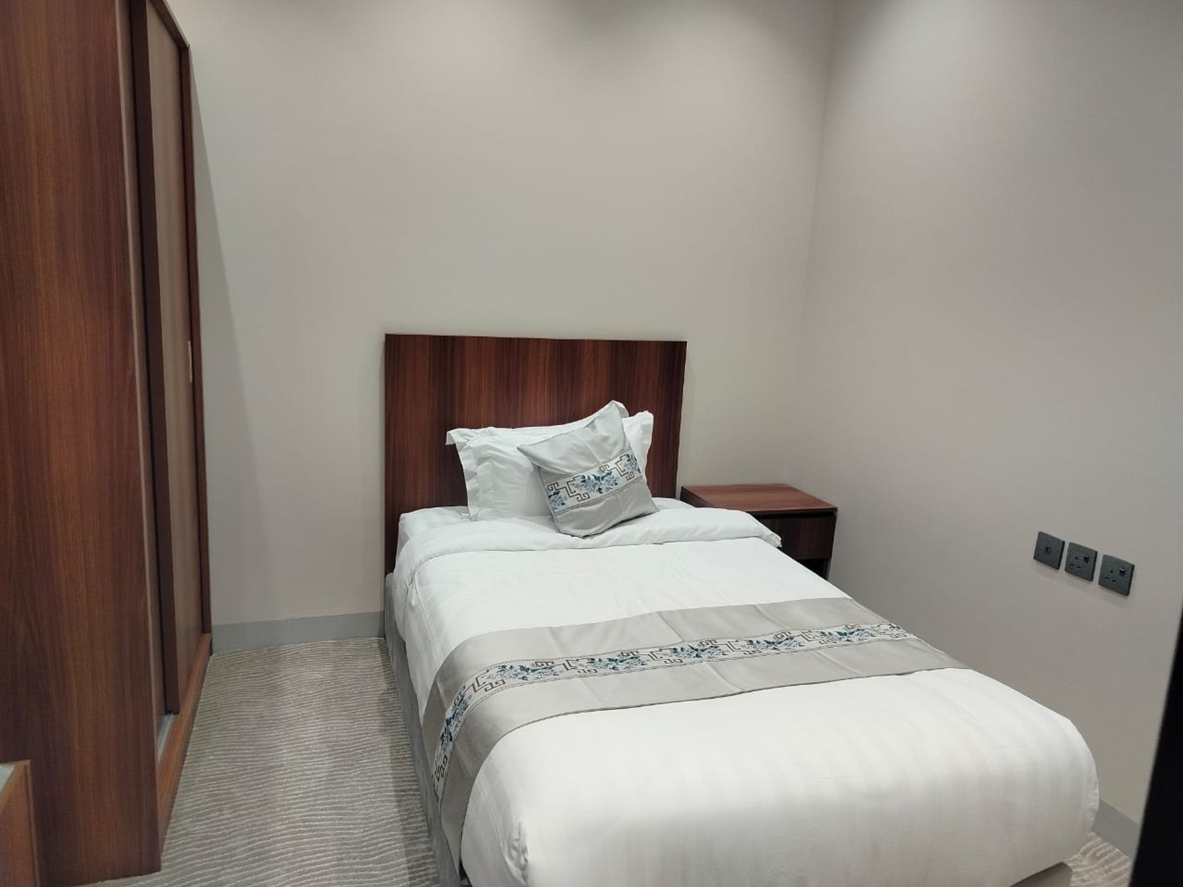 https://img.gathern.co/1024x0/1/OxoJ2Hn3OG2Kz0E3XI13NC0_BapMkk8U.jpeg