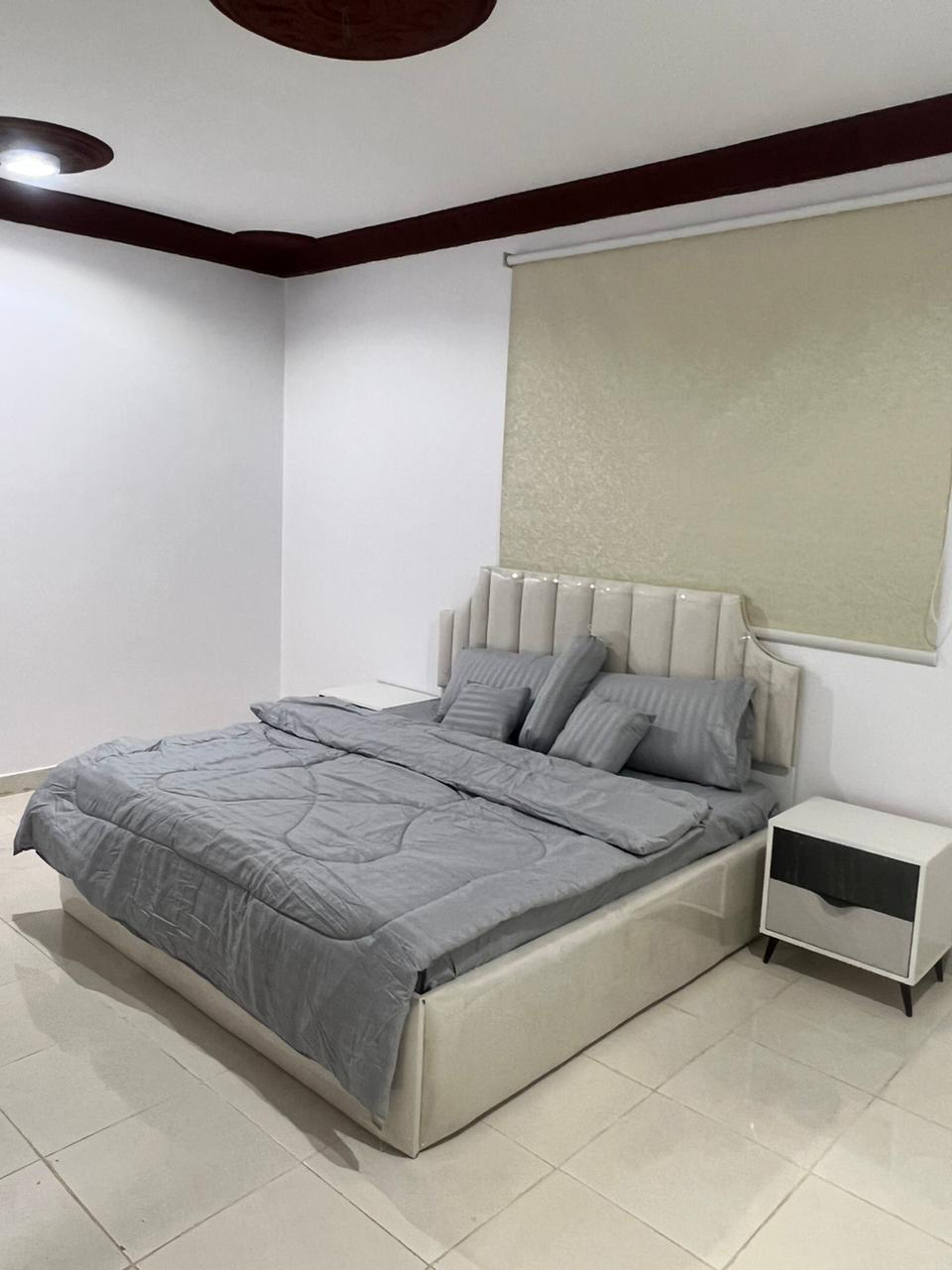 https://img.gathern.co/1024x0/1/PU5OEXhFk-r8OKGBRN2pO-Wf060Qm5iZ.jpg