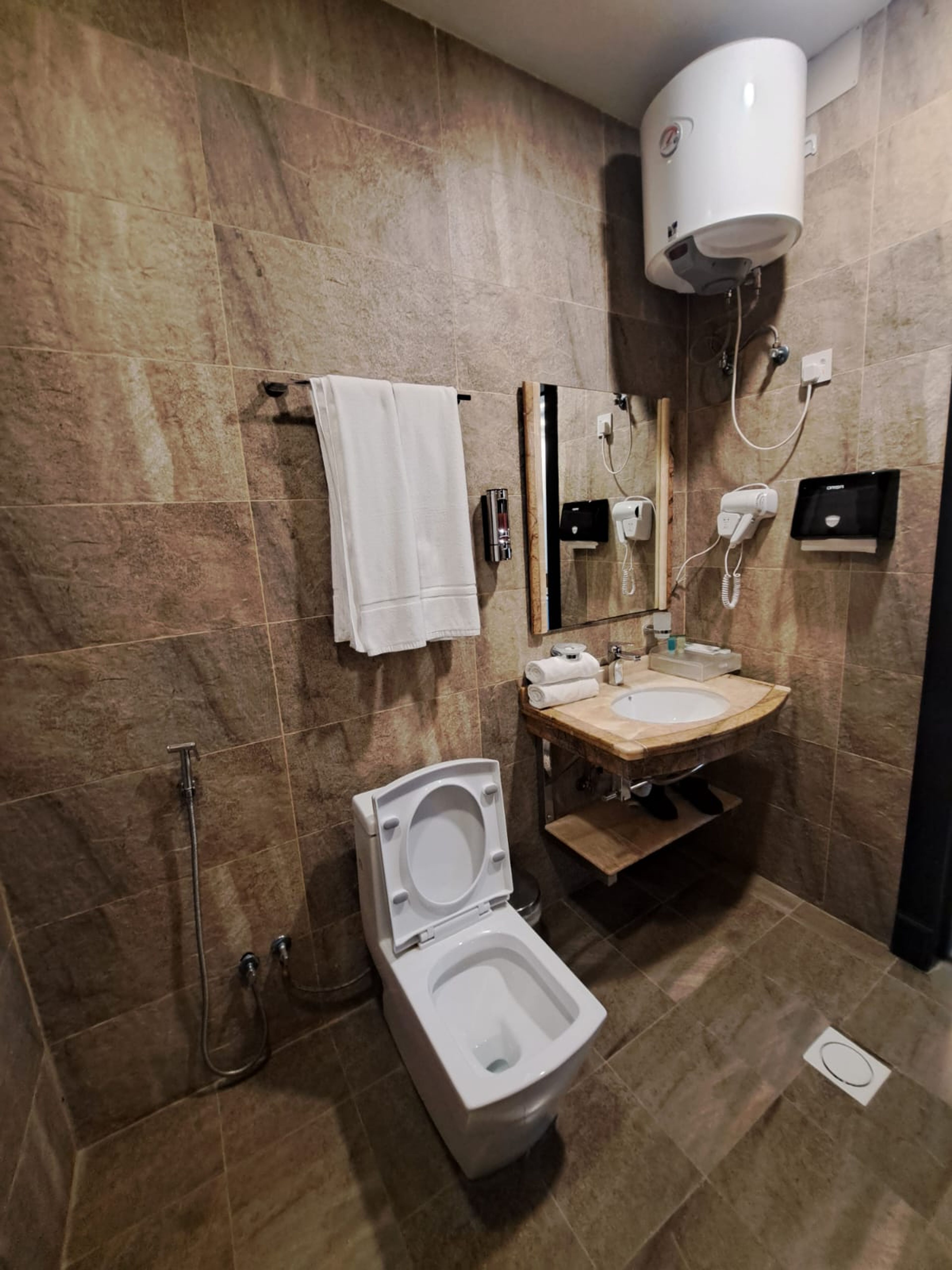 https://img.gathern.co/1400x0/1/PYyfiTfjqOngAF625ak5xpr0yr9nRnVv.jpg