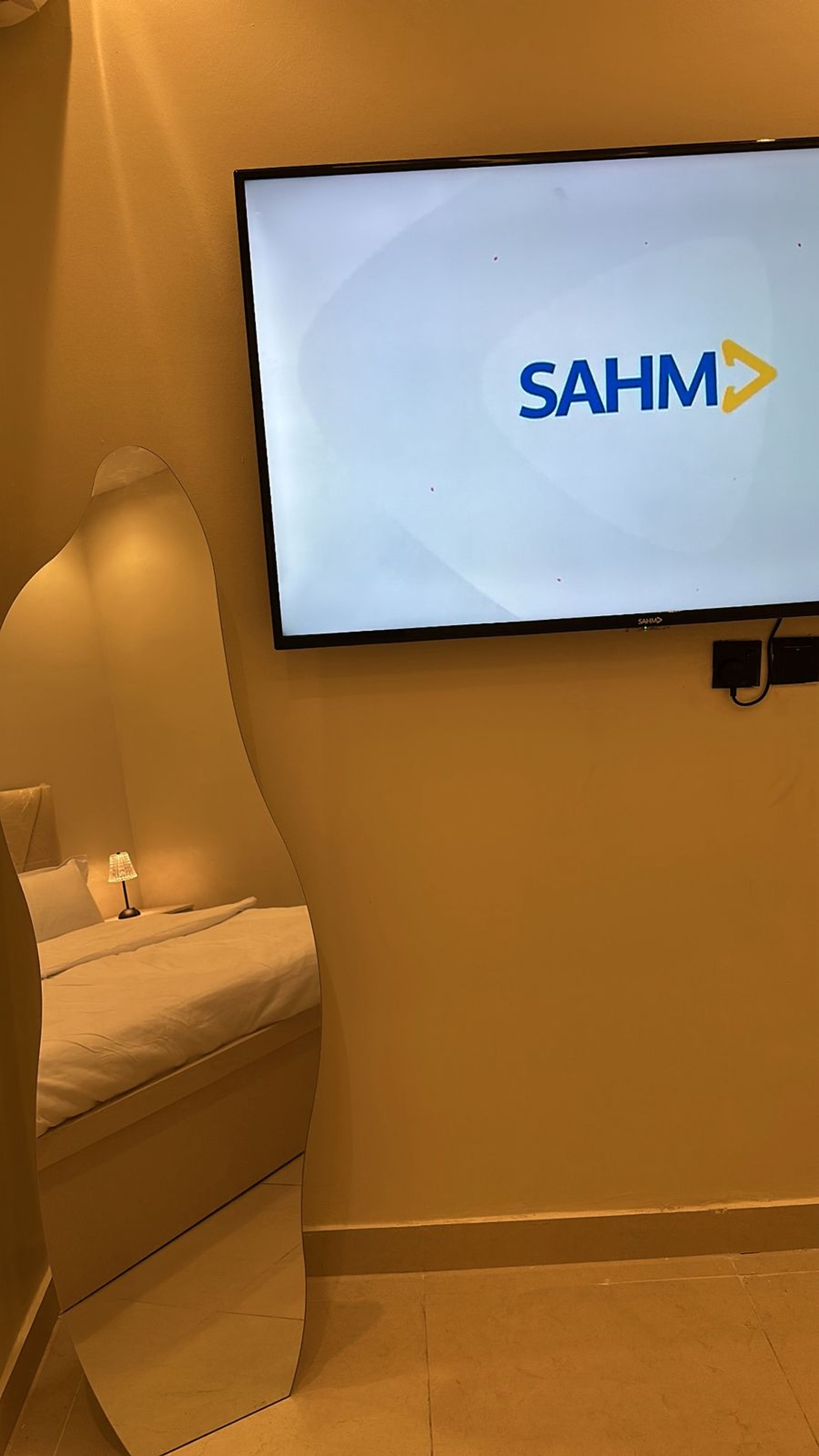 https://img.gathern.co/1400x0/1/PzDlAHfBAVPTlJidd7tZYepXgfGo-D0C.jpg