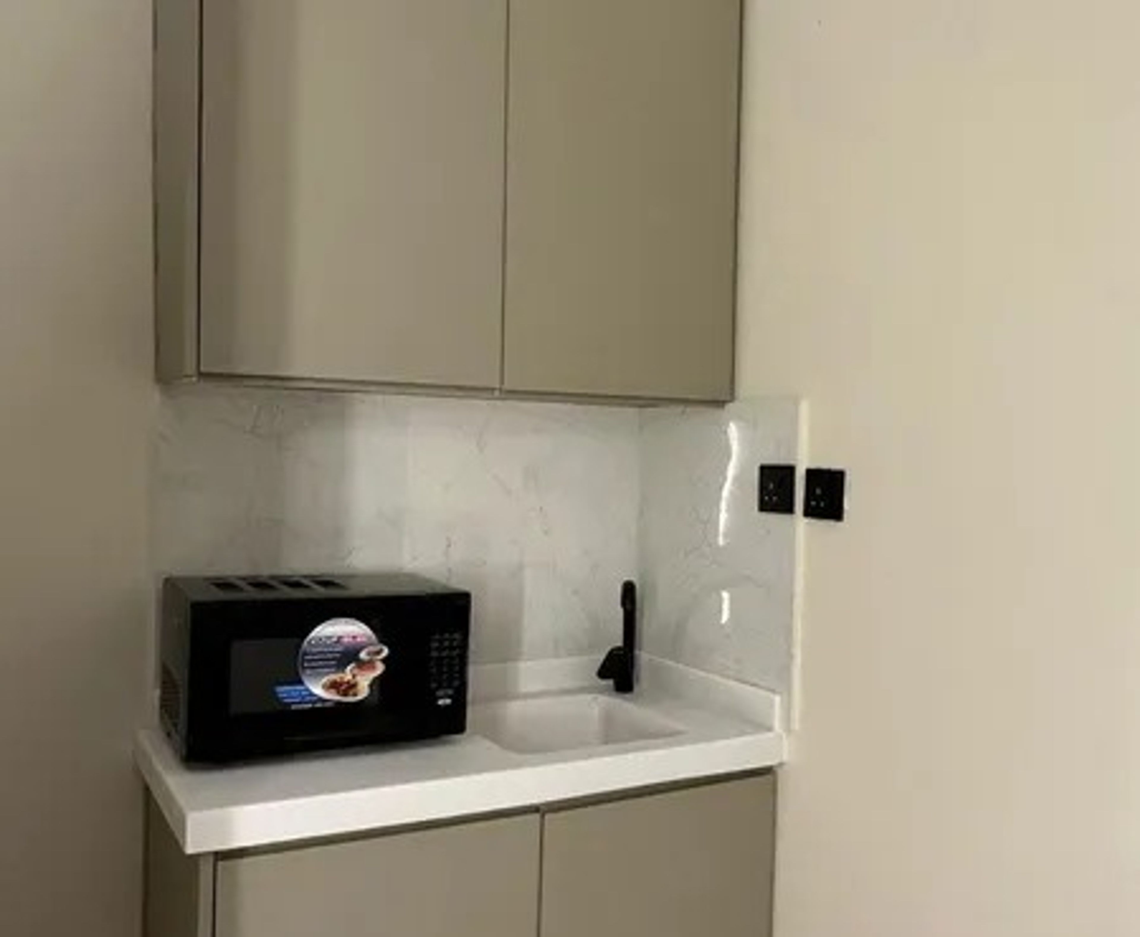 https://img.gathern.co/1400x0/1/Q1pUjxBmfhKVlAkgmamciP2XaOpsgH5A.jpg