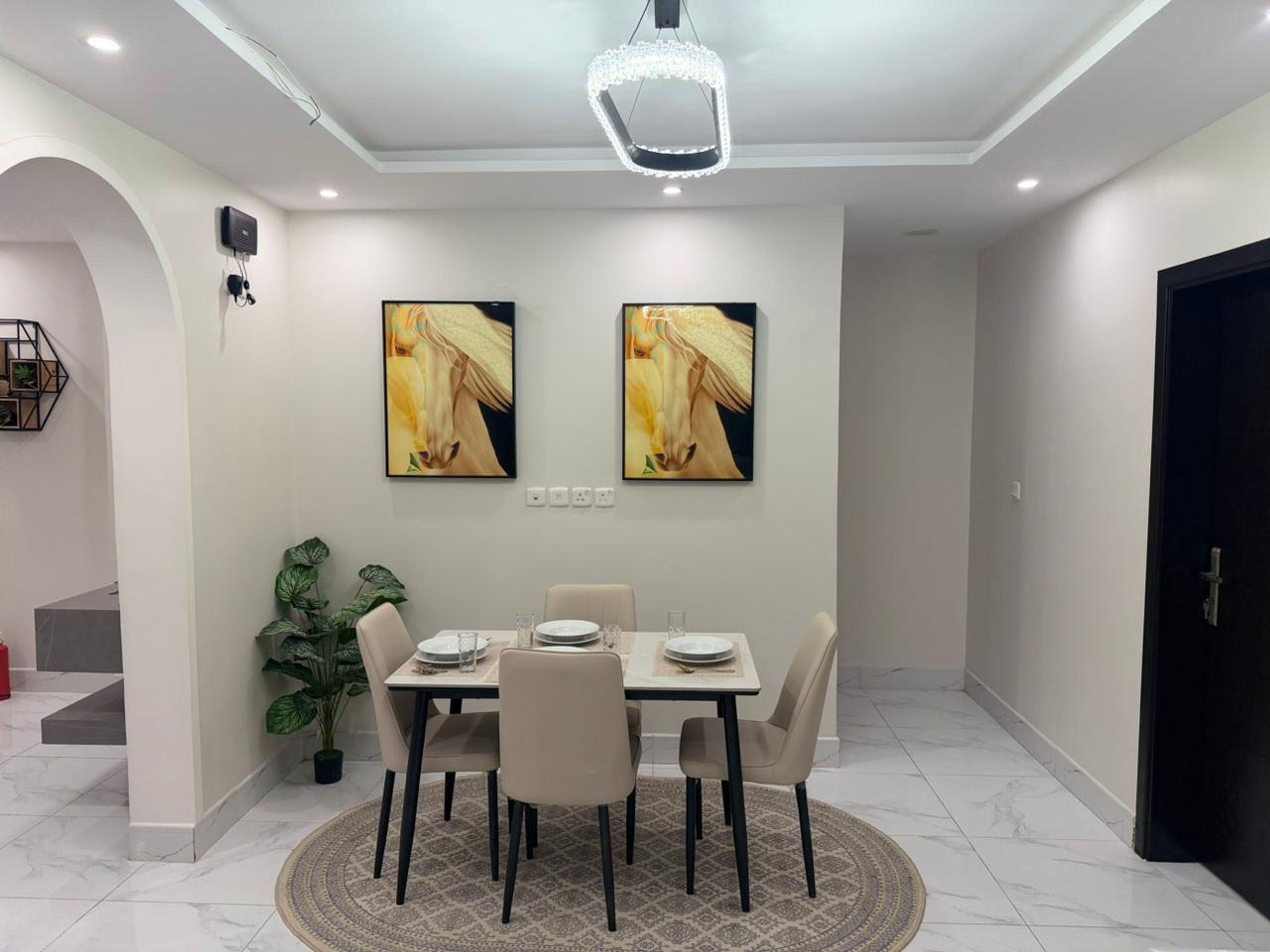 https://img.gathern.co/1024x0/1/Q6NndRwbx41Ntgu2kTRr5UINRSmfTsbZ.jpeg