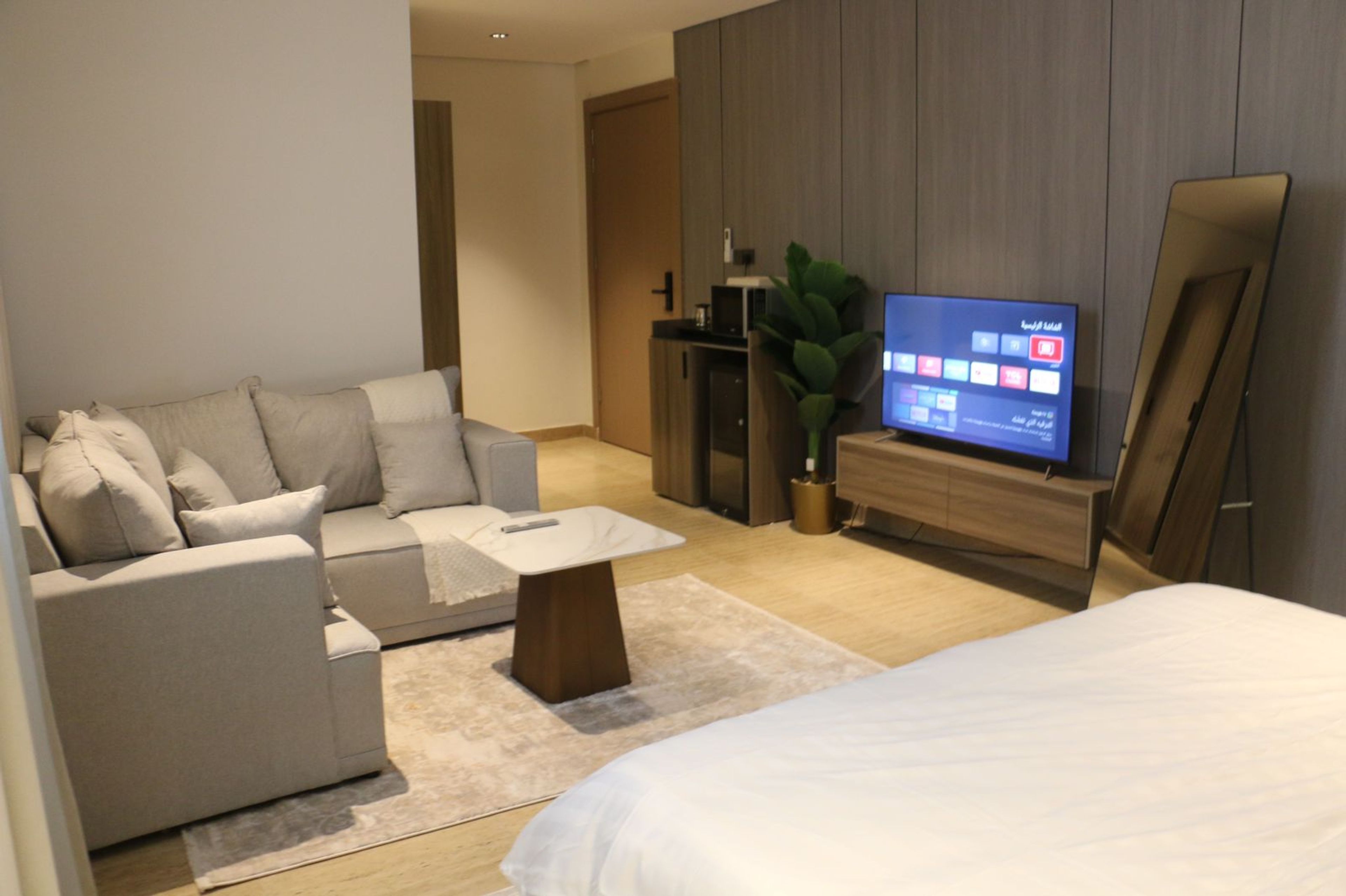 https://img.gathern.co/1400x0/1/Q7VjAInzsNjN2ogYfsx_gawL2T5CNJvd.jpg