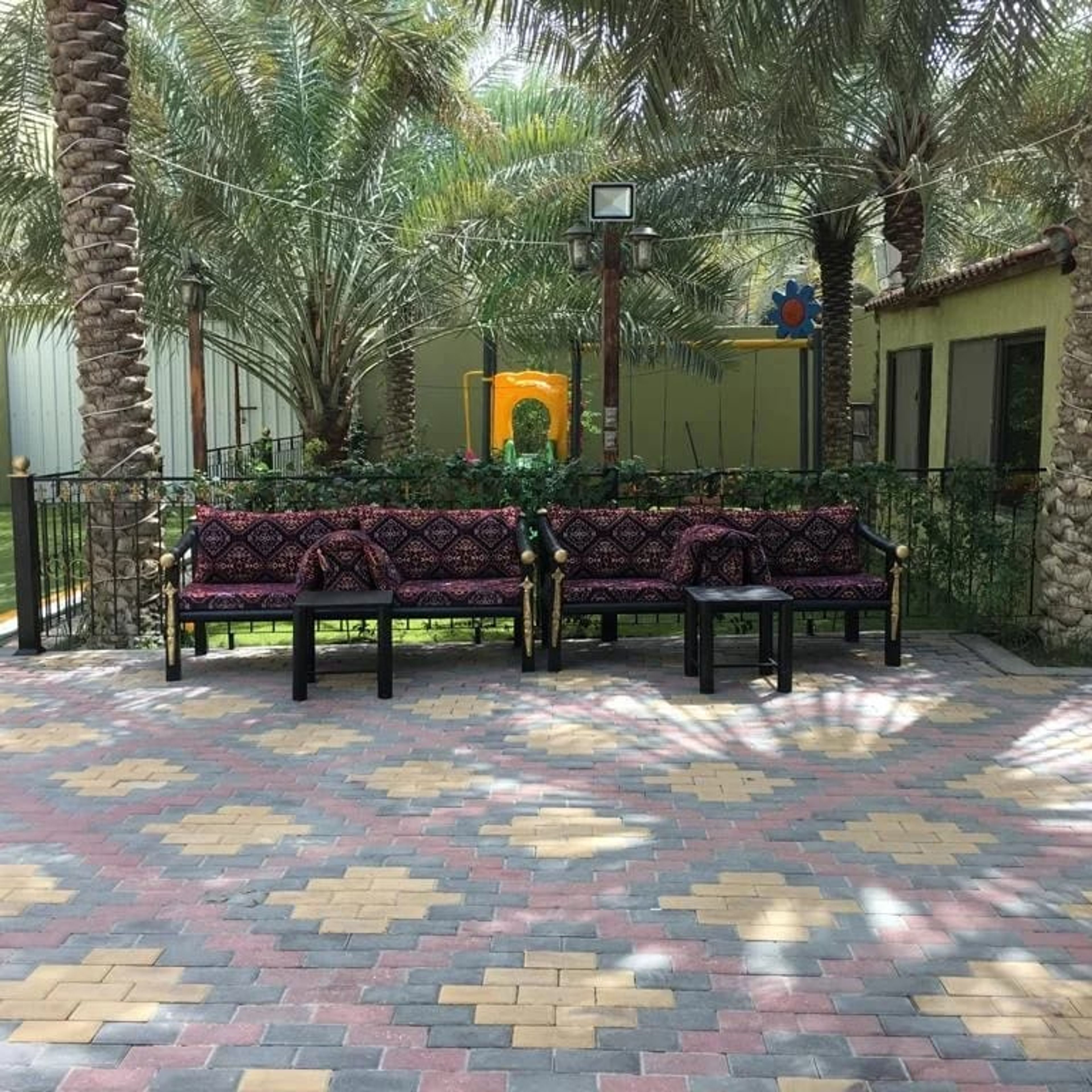 https://img.gathern.co/1024x0/1/QGWdG3X2opBUkX2p7nJxvn5AsKAKZZEk.jpeg