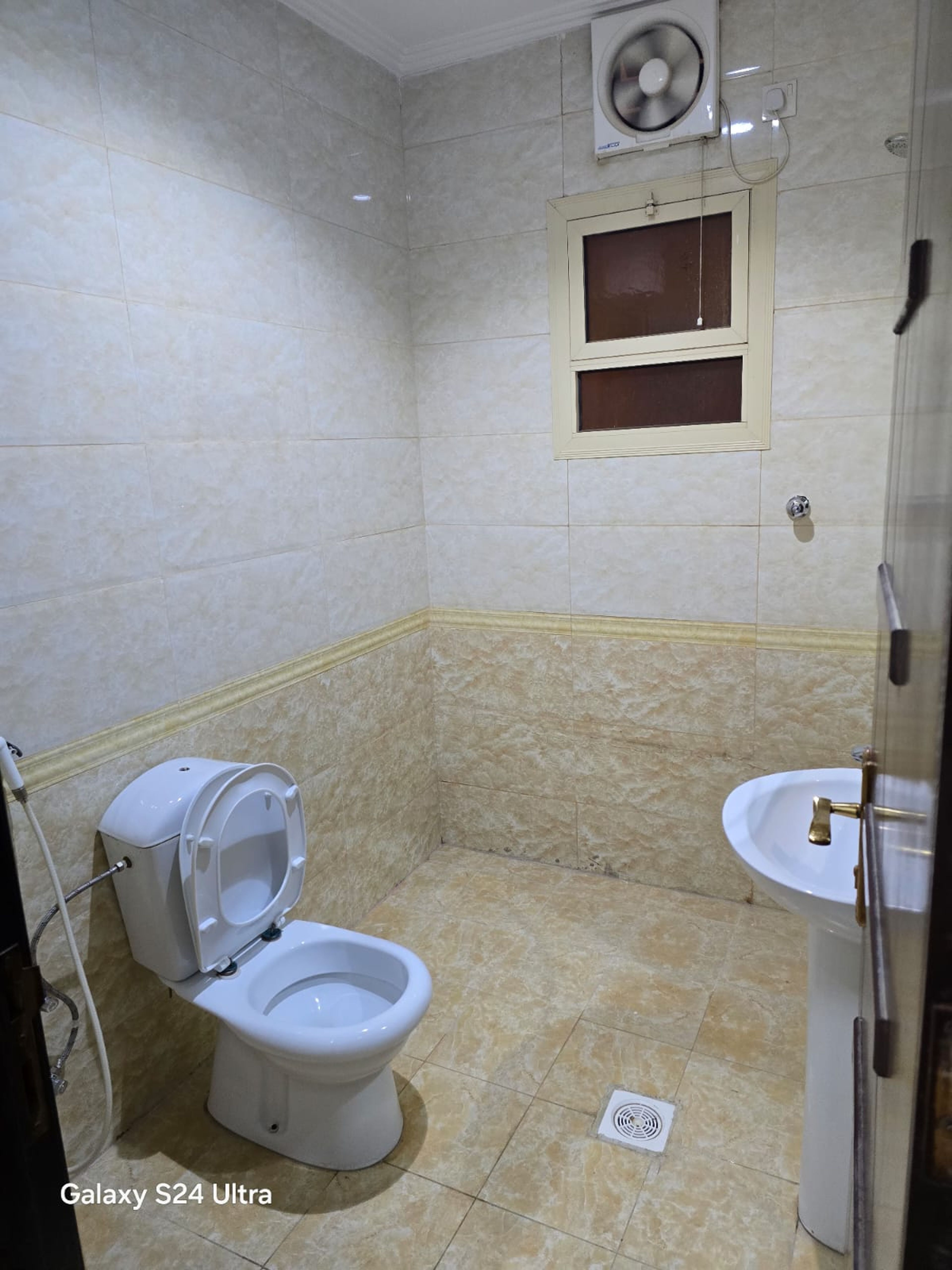 https://img.gathern.co/1400x0/1/QGfydlyrbm1ZZD7i34znUDm-pk7CikwM.jpg