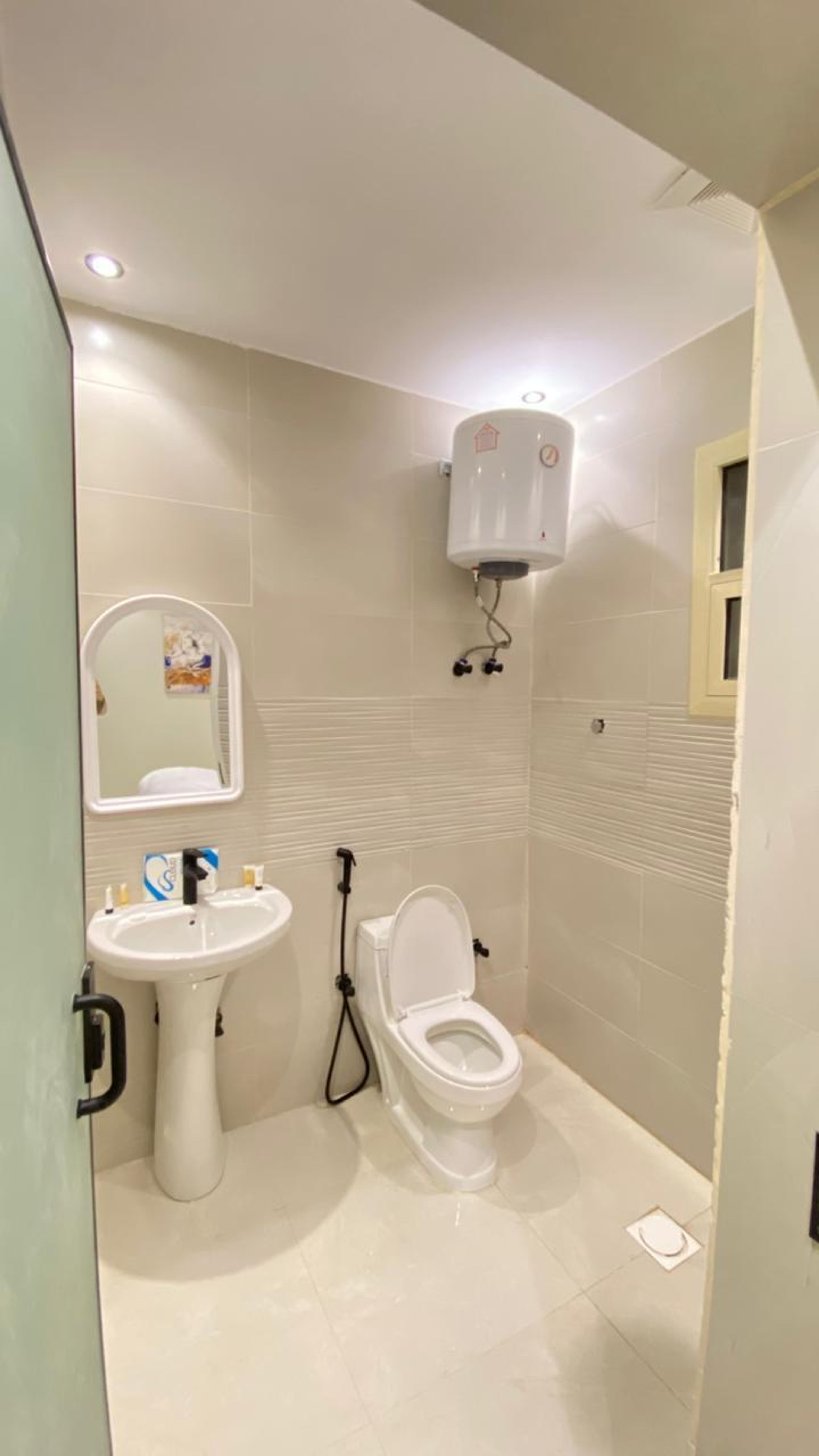 https://img.gathern.co/1400x0/1/QTXvHZs6Fw7GnkG4Sw4Y6G8Kqyg6Rpzi.jpeg