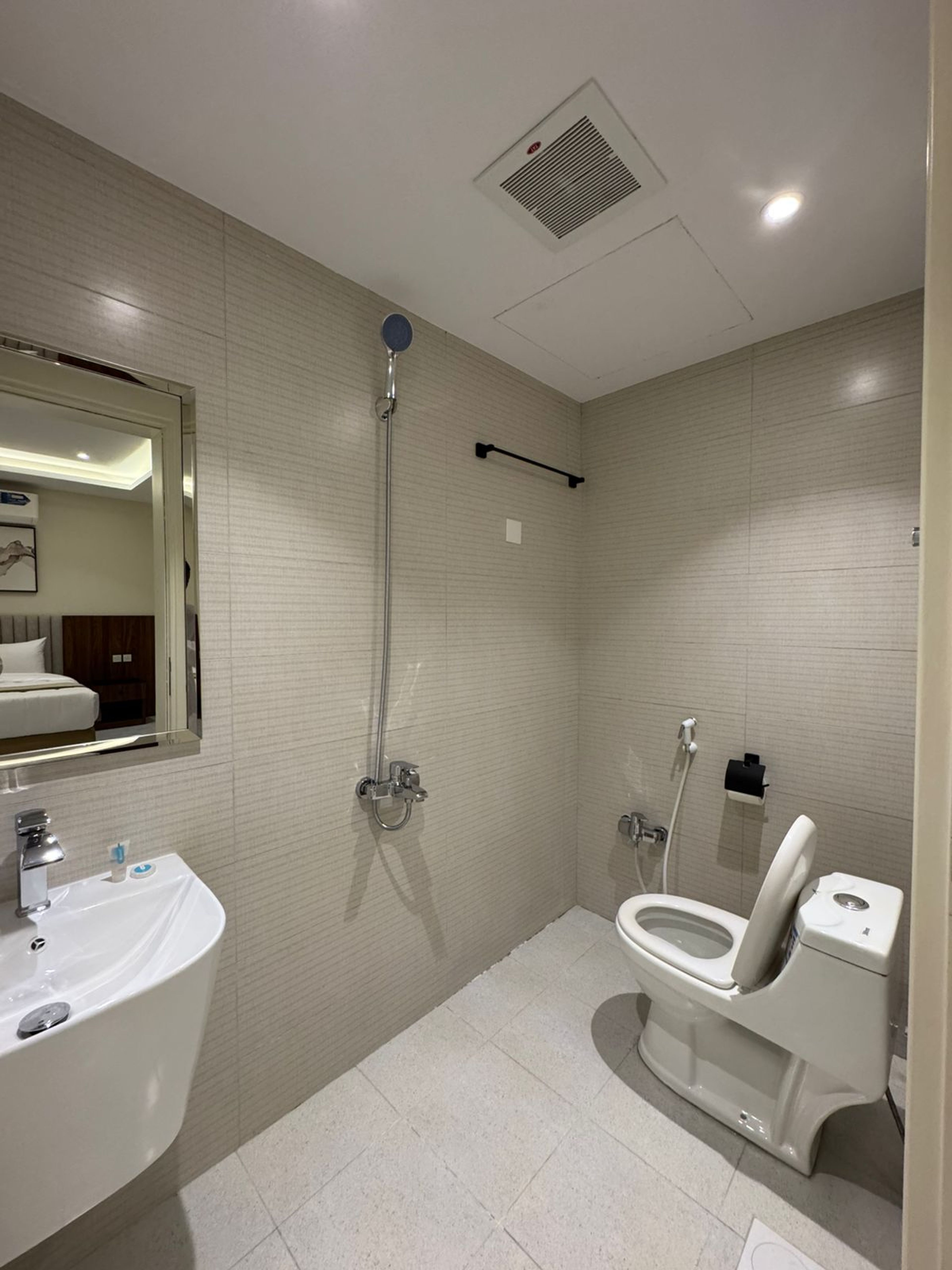 https://img.gathern.co/1400x0/1/QaTZCtGZeqwKQUv2bHK7WXE0jtWt_Jzw.jpeg