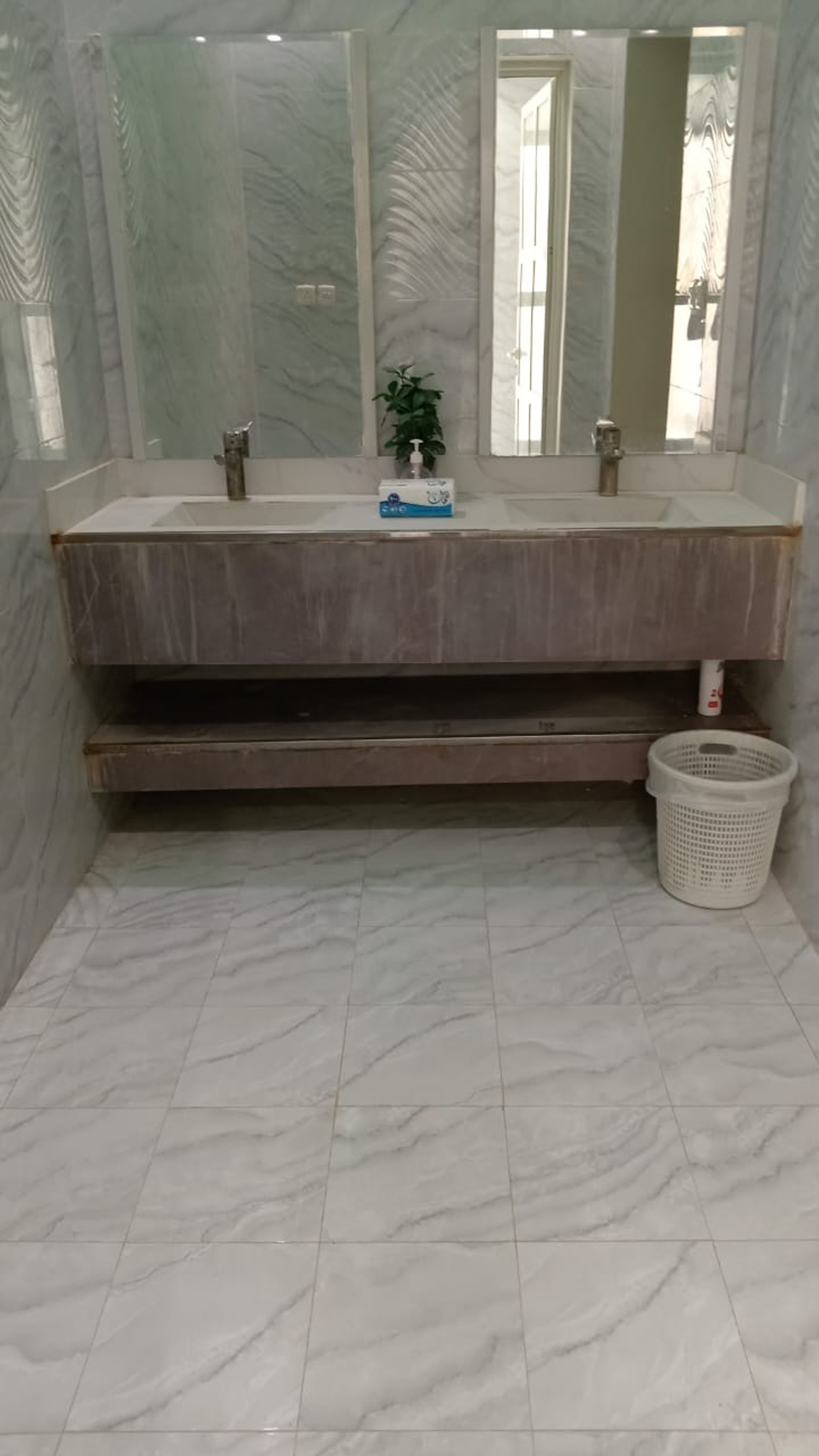 https://img.gathern.co/1400x0/1/QdlwcjYnW18mbg51y-vXB27rk7M-djIT.jpeg