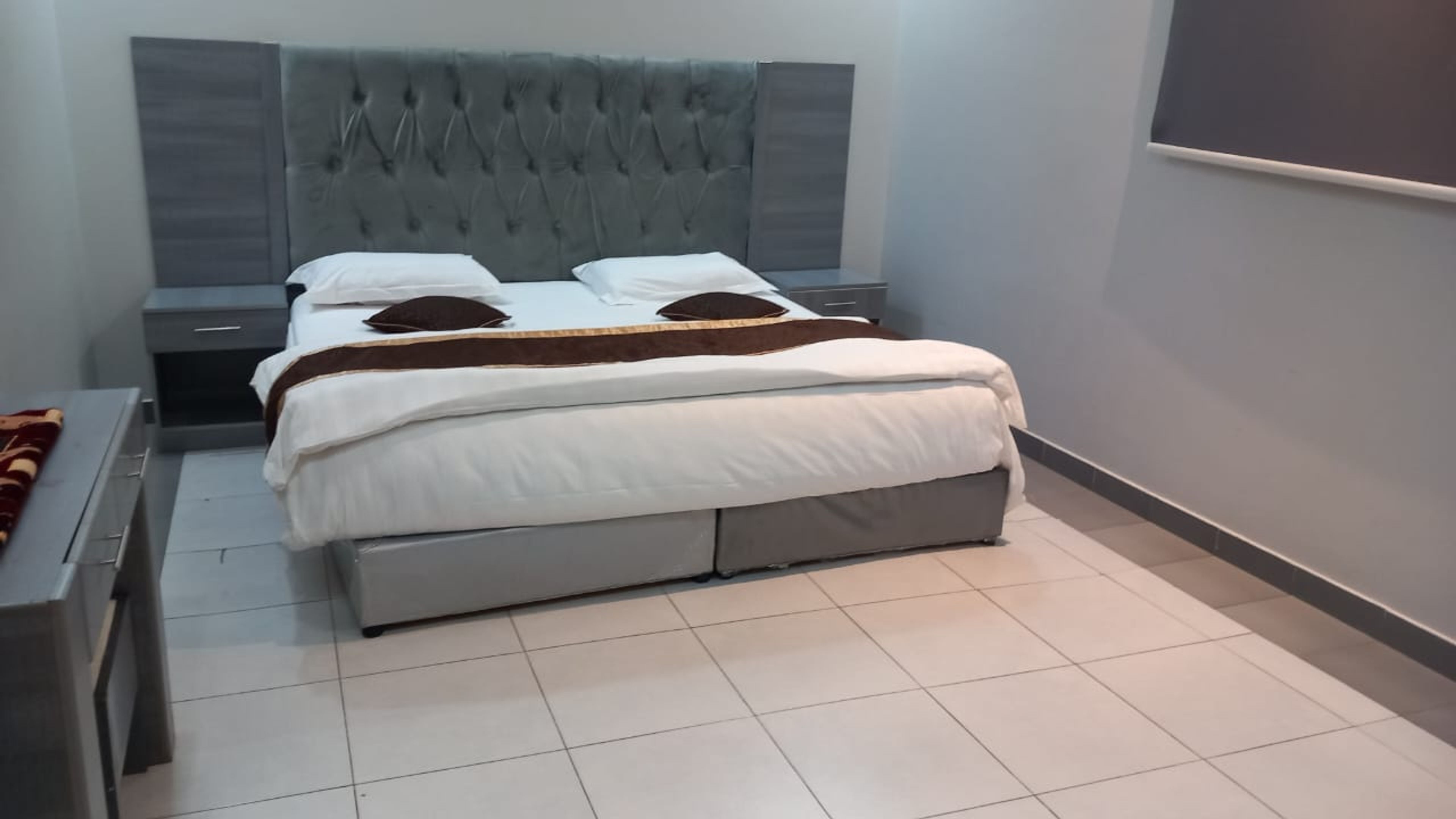 https://img.gathern.co/1400x0/1/QdtQJzvn5zCAehCs6NbYq1pMZrJuQpHq.jpg