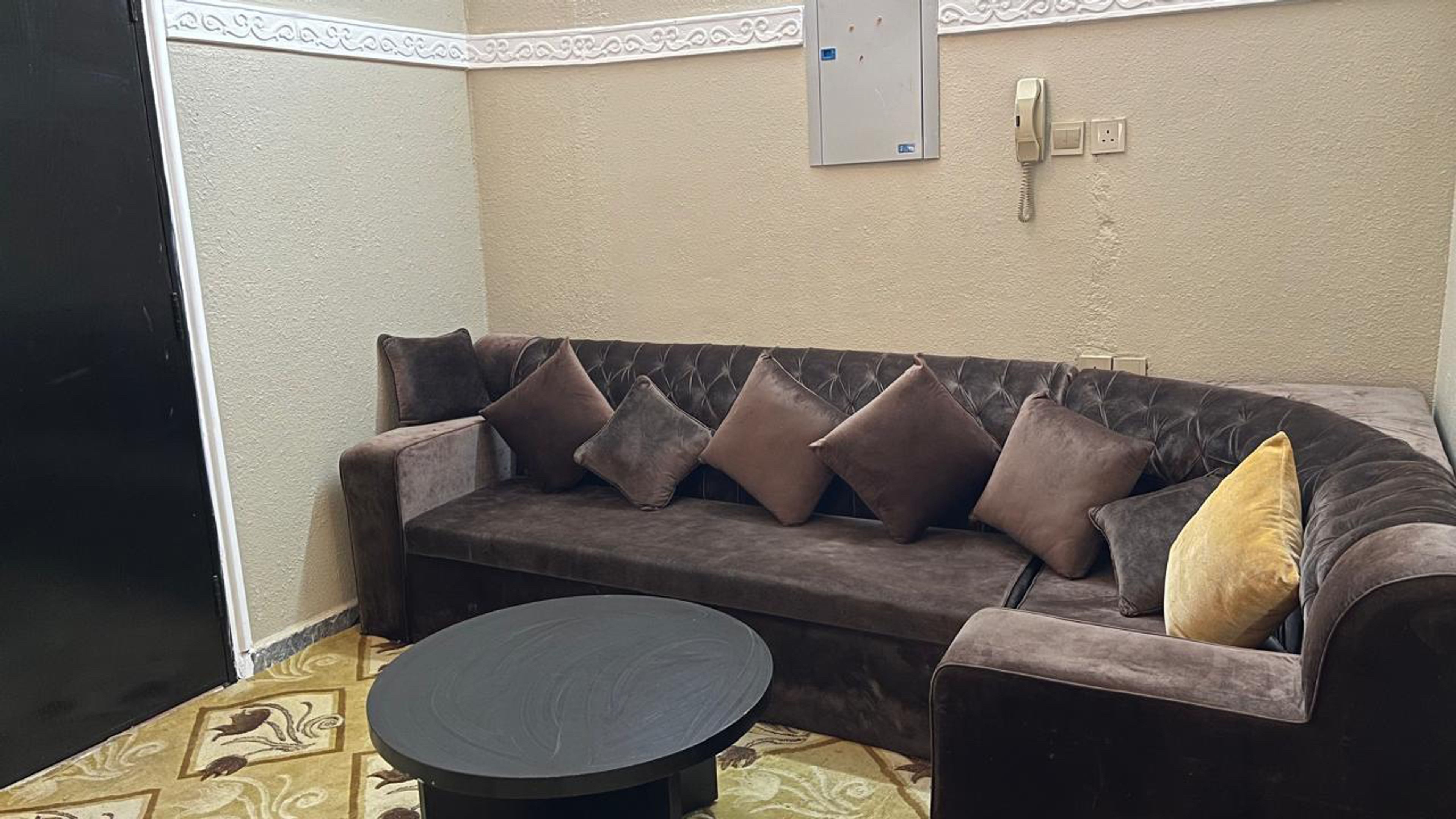 https://img.gathern.co/1024x0/1/Qm_6NWiEwdbC2DvHnj_s54mM6qXOjK7g.jpg