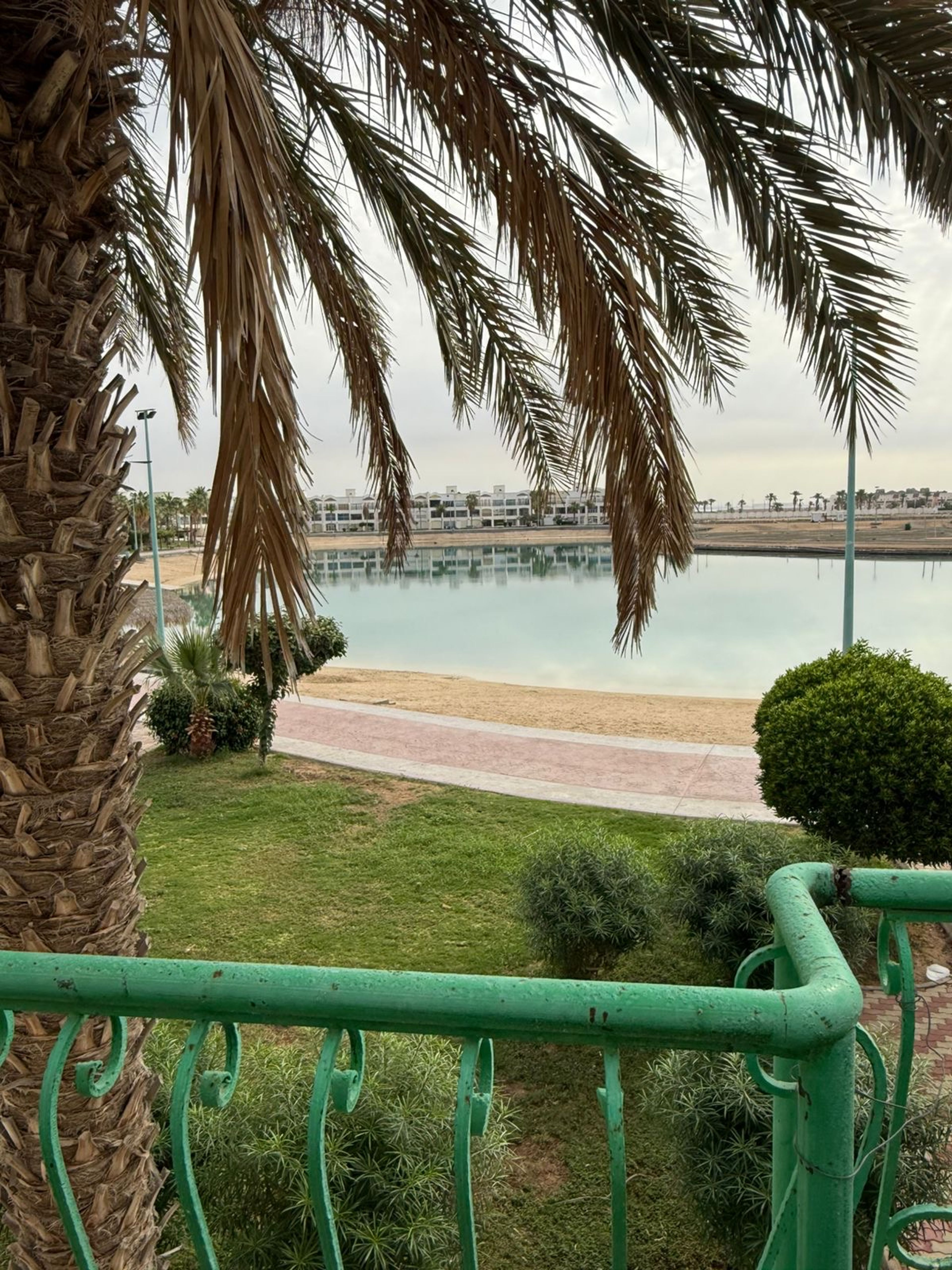 https://img.gathern.co/1400x0/1/QxI2lyBfrlvNe0TcgTV59e3kau8oVNEq.jpeg