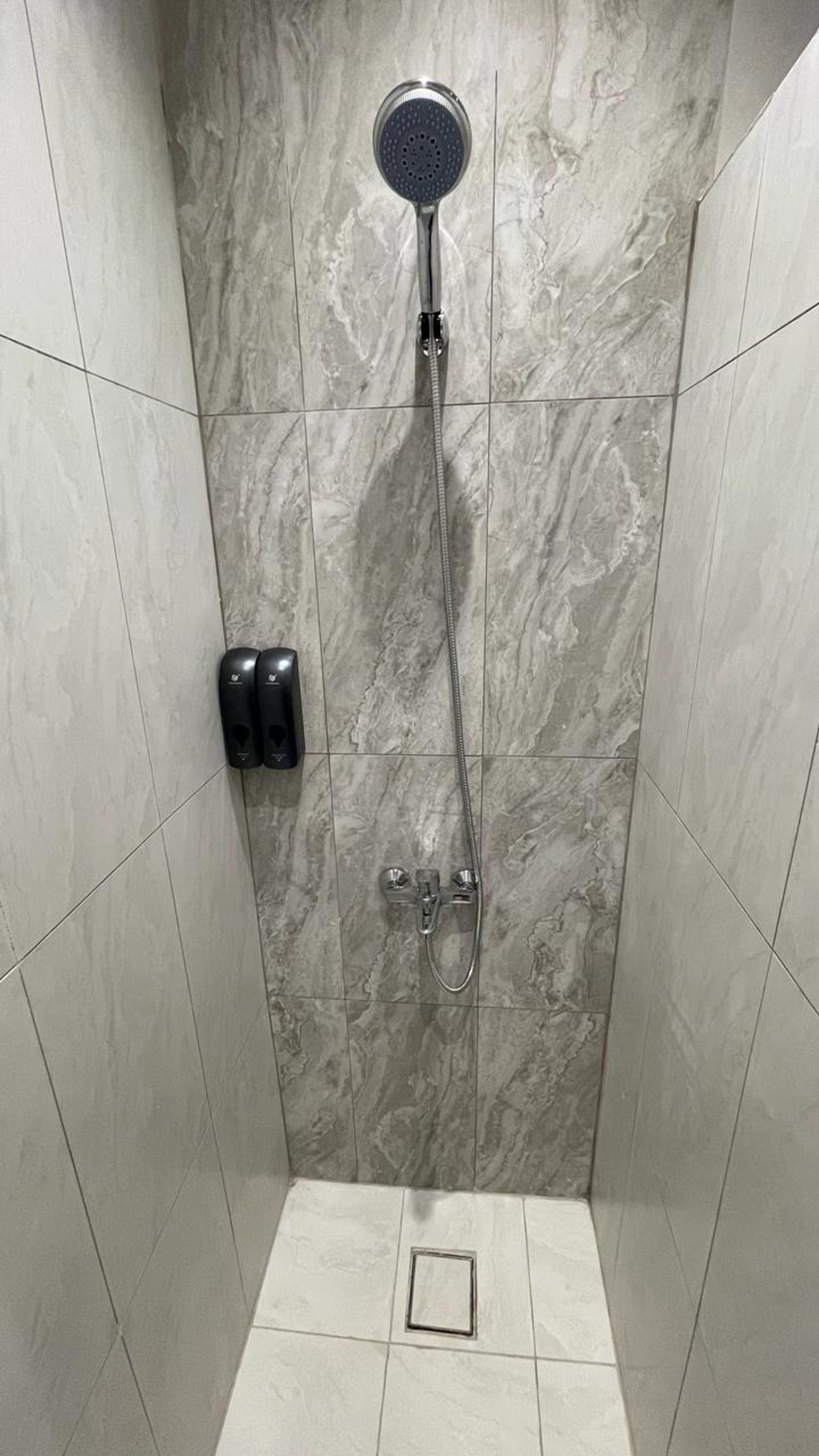 https://img.gathern.co/1400x0/1/R4swxlzUH300hIa6_BHqy1rl5fdUaO2u.jpg