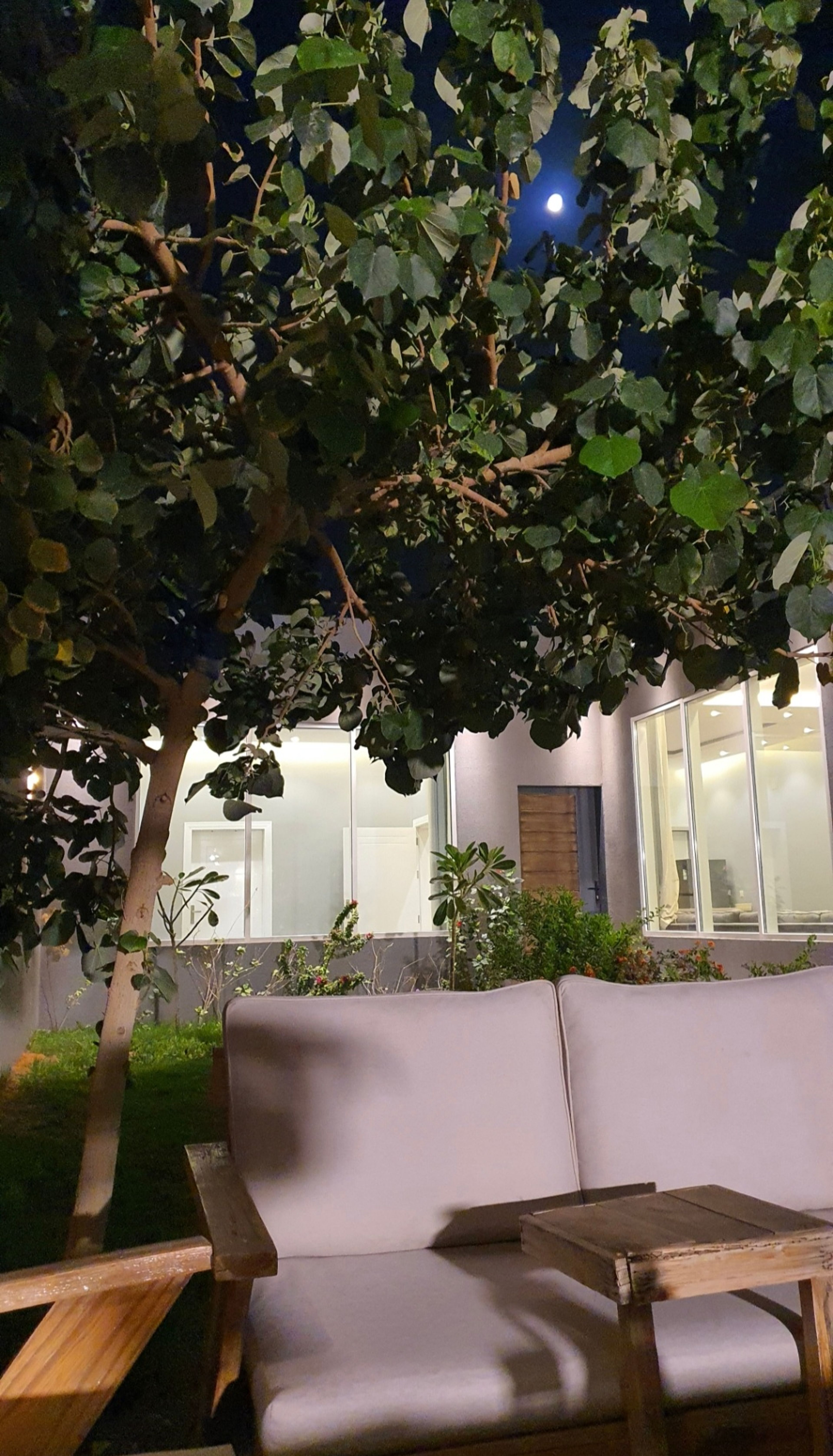 https://img.gathern.co/1400x0/1/R7tG1H5CyasAKp6GoNzHg6eiHUSdbZkp.jpg
