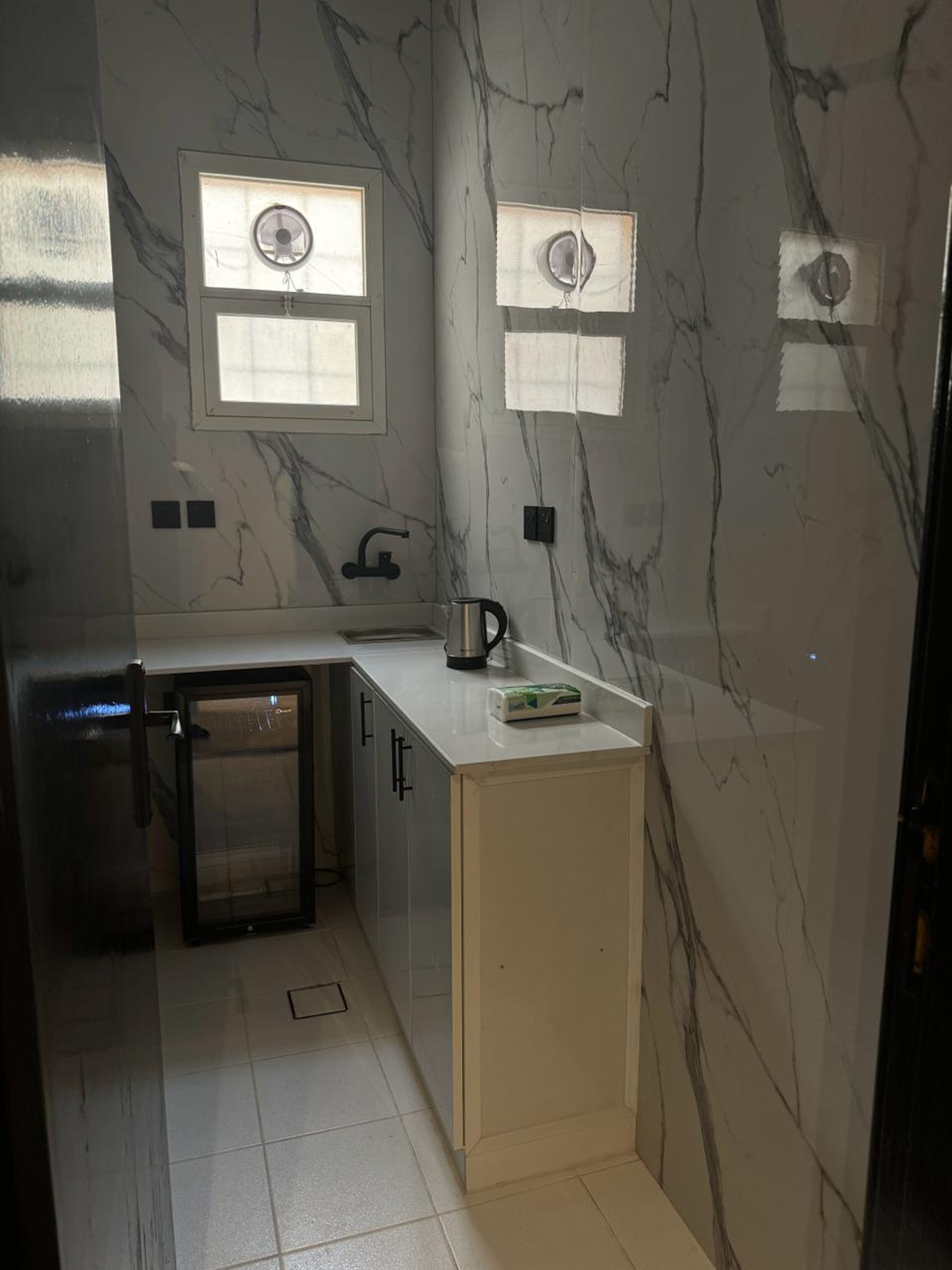 https://img.gathern.co/1400x0/1/RQUMihL-qJMAPlgAemmbYd6TjVTSDpbO.jpeg