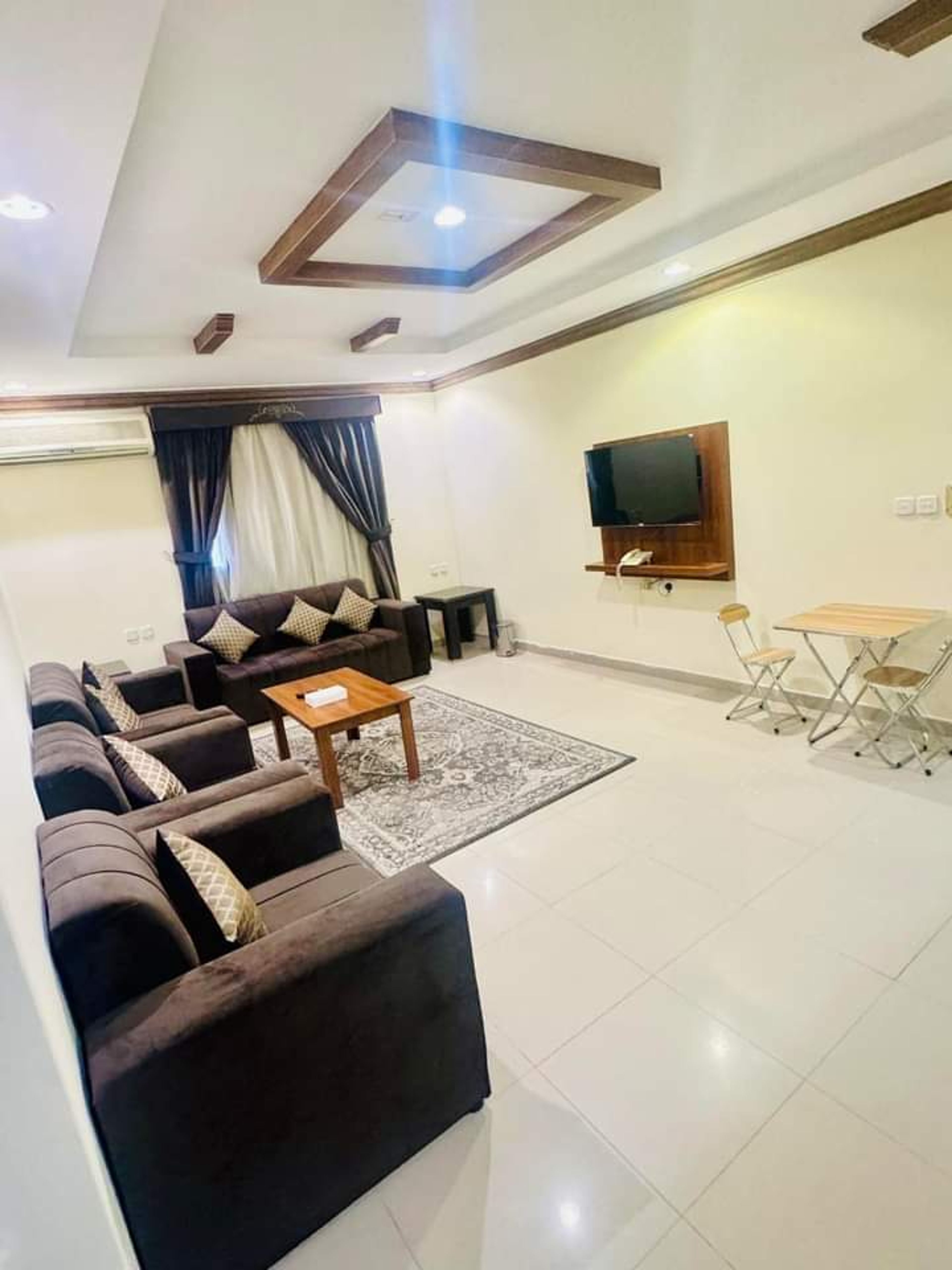 https://img.gathern.co/1400x0/1/RSKbjuKTd37ov-np9u23bXsIa20DI7yO.jpg