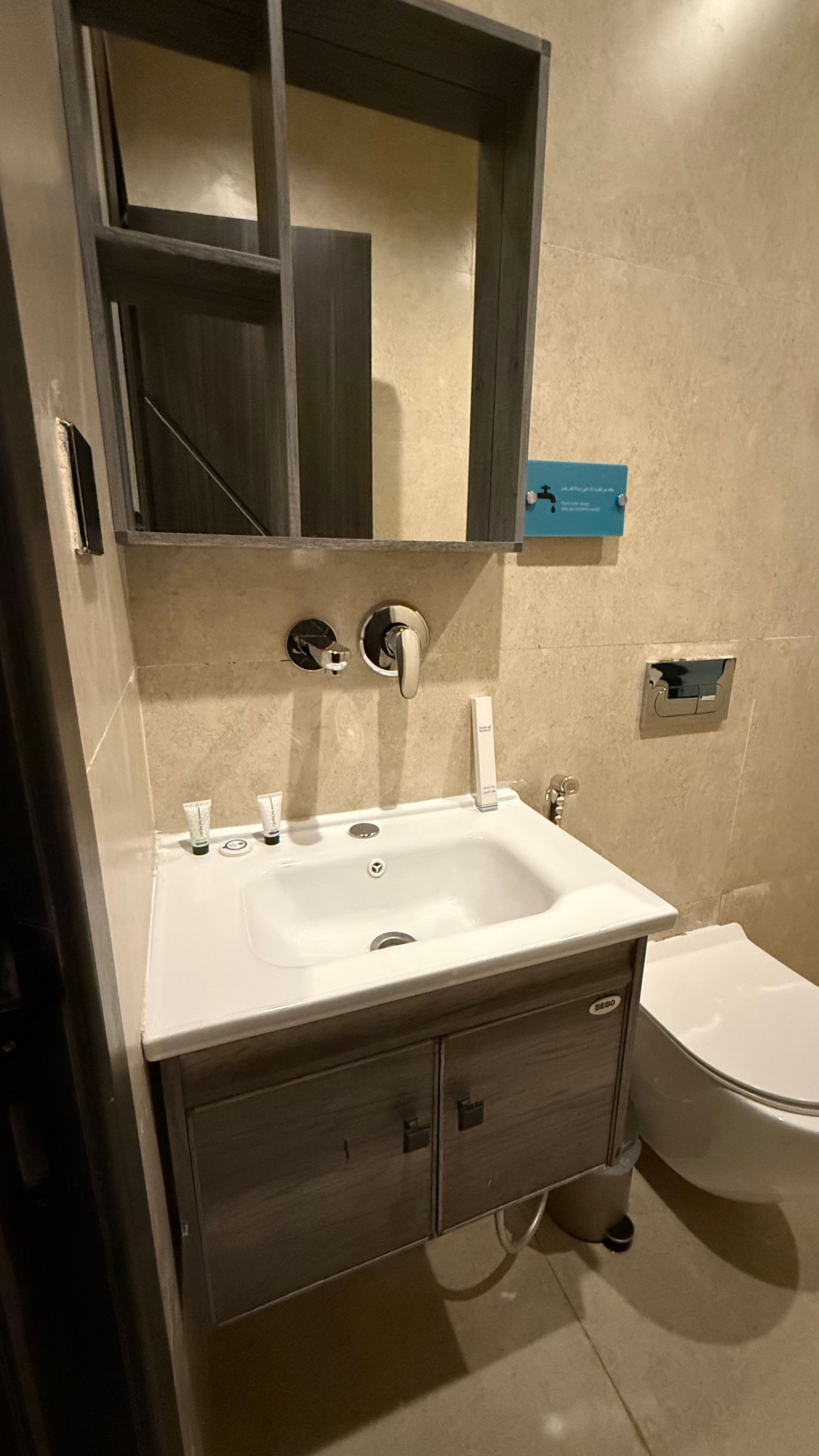 https://img.gathern.co/1400x0/1/RV31r46vgCrNodJ4weMacGZ6Zxy-gTeC.jpg