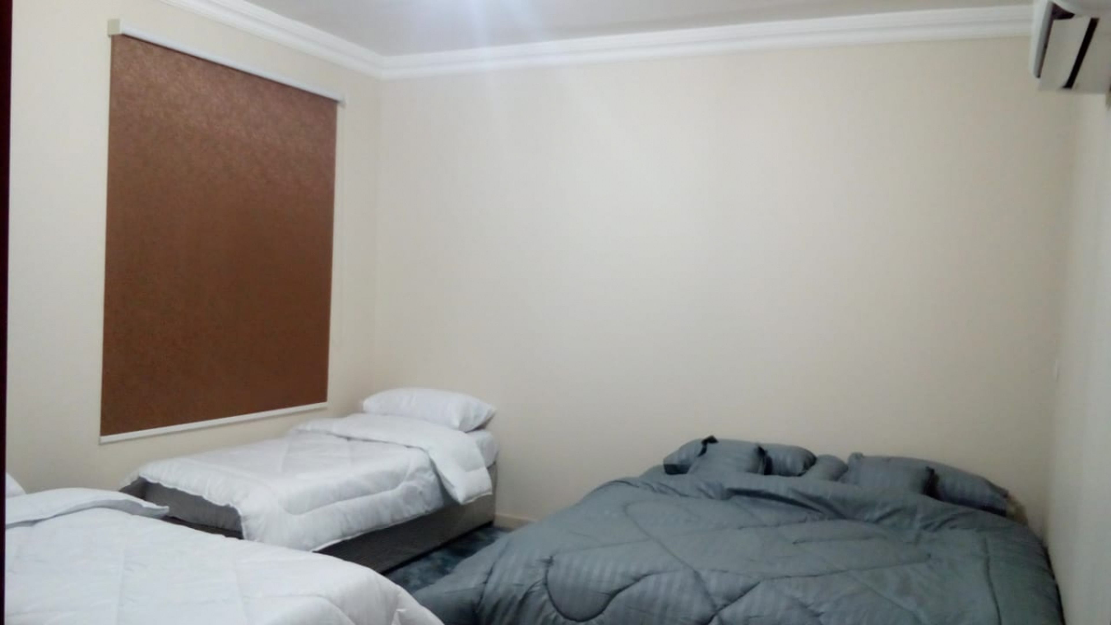 https://img.gathern.co/1400x0/1/RisLNSpTvYpWH1U410UySIOuLGevnLwo.jpeg