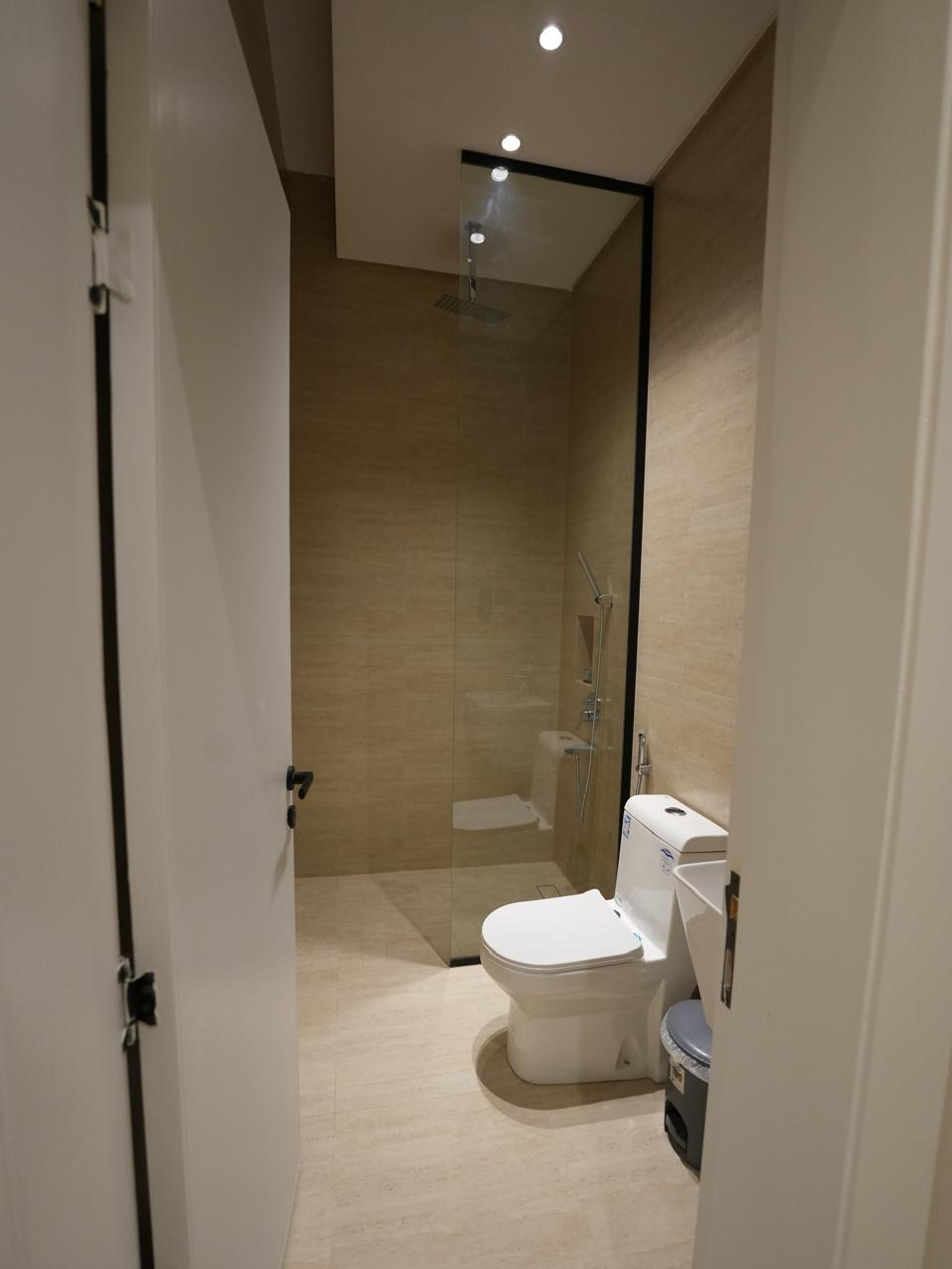 https://img.gathern.co/1400x0/1/Rj7yxe0Lsc491pCTLf1DQj120BRTzKTb.jpg