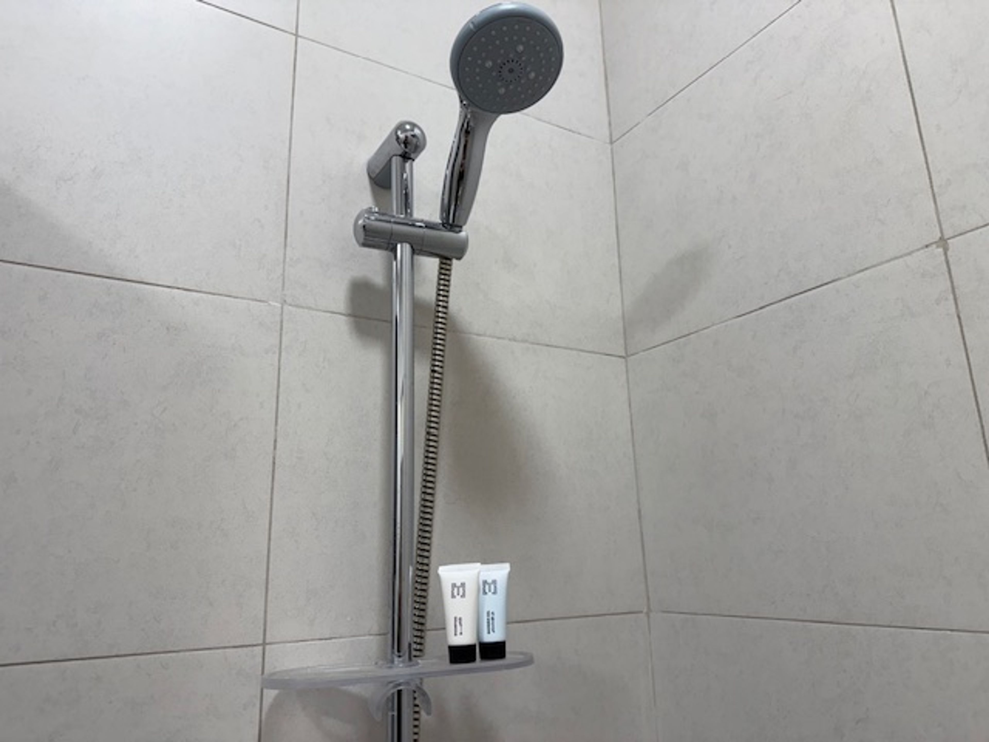 https://img.gathern.co/1400x0/1/RtXVg1E7YW8dAJzO5DynpB7_mfGSPcd5.jpg