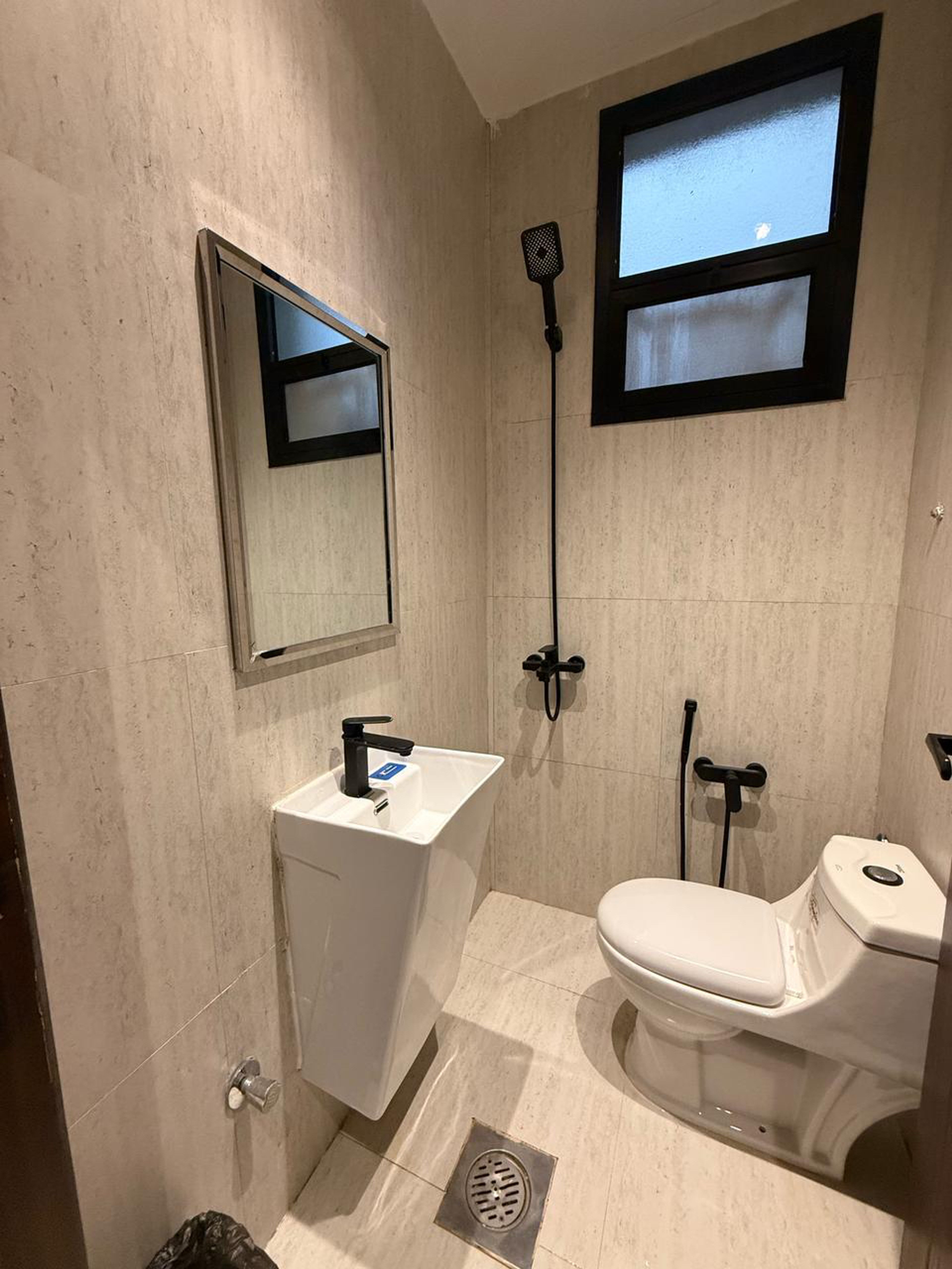 https://img.gathern.co/1400x0/1/SJfvQebVSrDjh4nYjVGiAng9e1FKA5AB.jpg