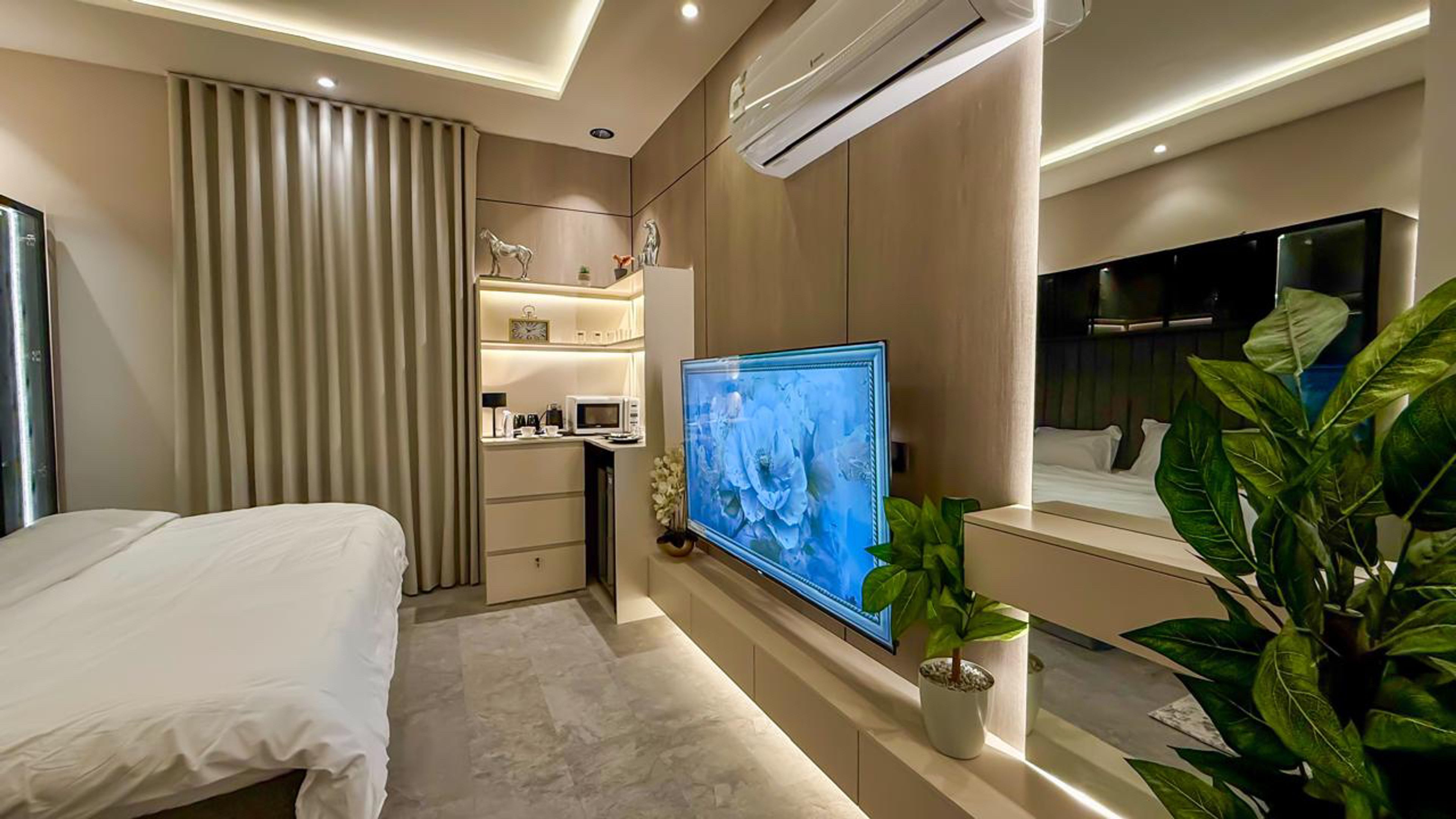 https://img.gathern.co/1400x0/1/SM2cumIXoqGGwvS7mwpuR_-PB-HAMam6.jpg