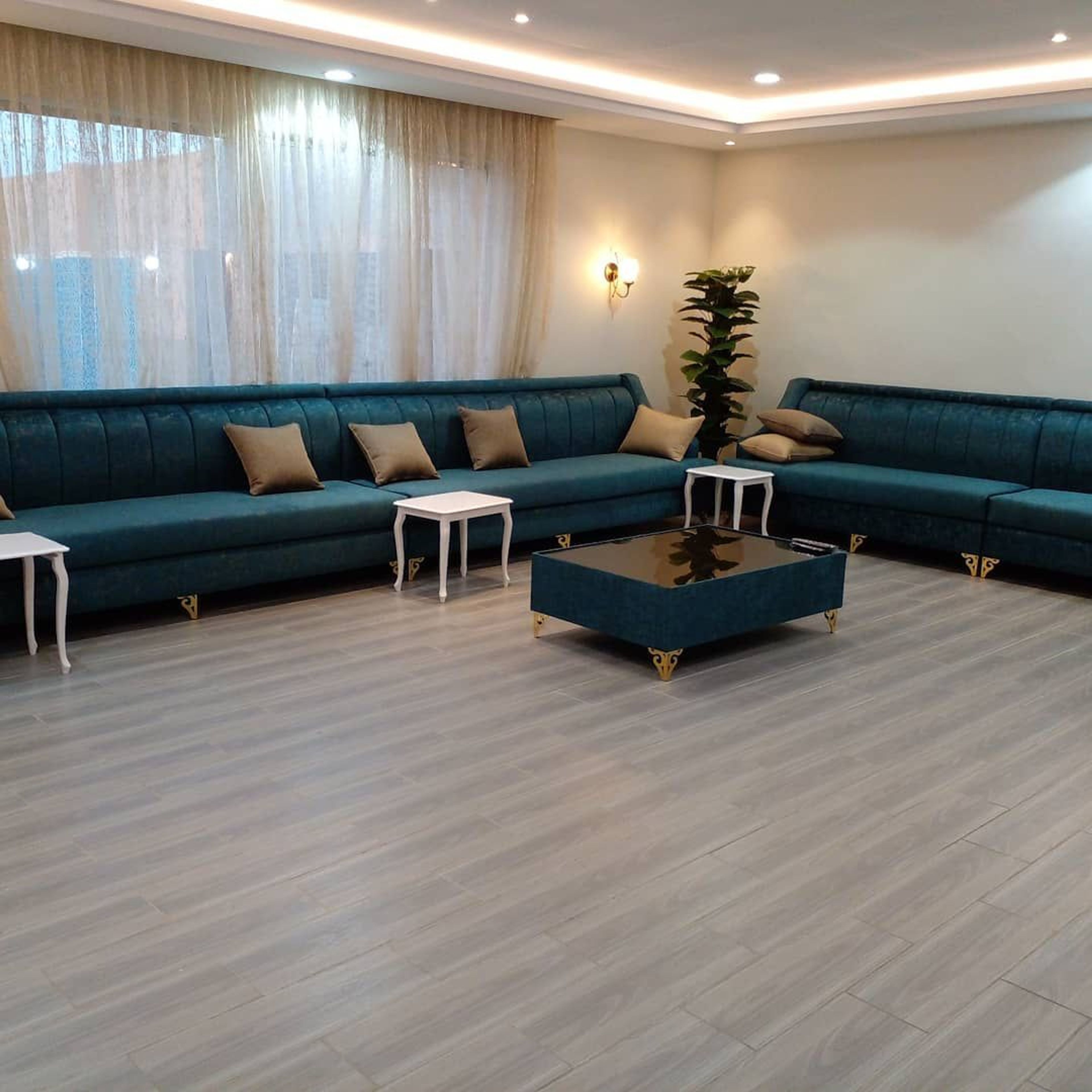 https://img.gathern.co/1400x0/1/SULyi63gCE6OhNcj0J0pP06Zfx1M3p-y.jpeg