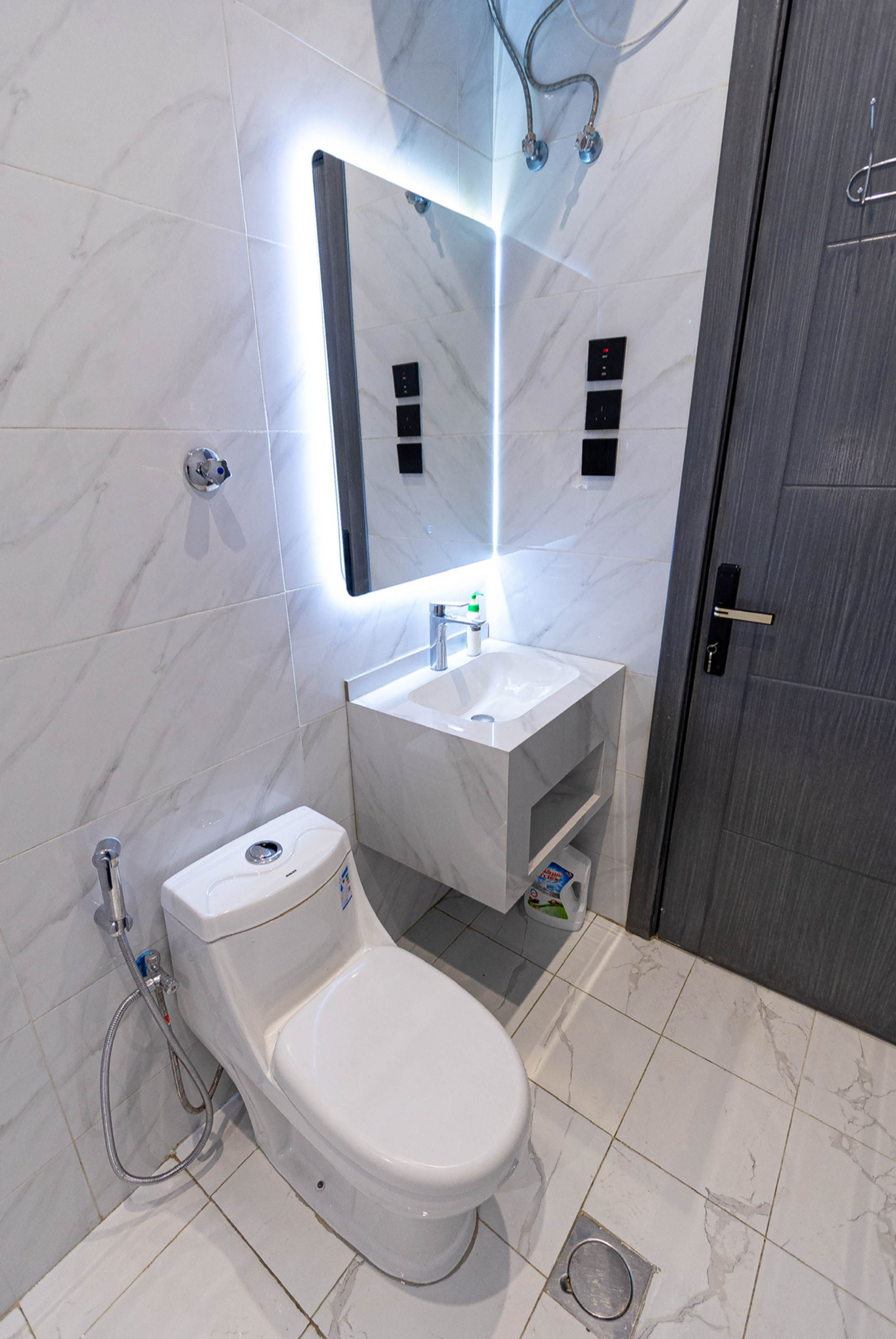 https://img.gathern.co/1400x0/1/SnYGXNvaq8YH3t2sRkPrEcgsBz8wujW8.jpeg